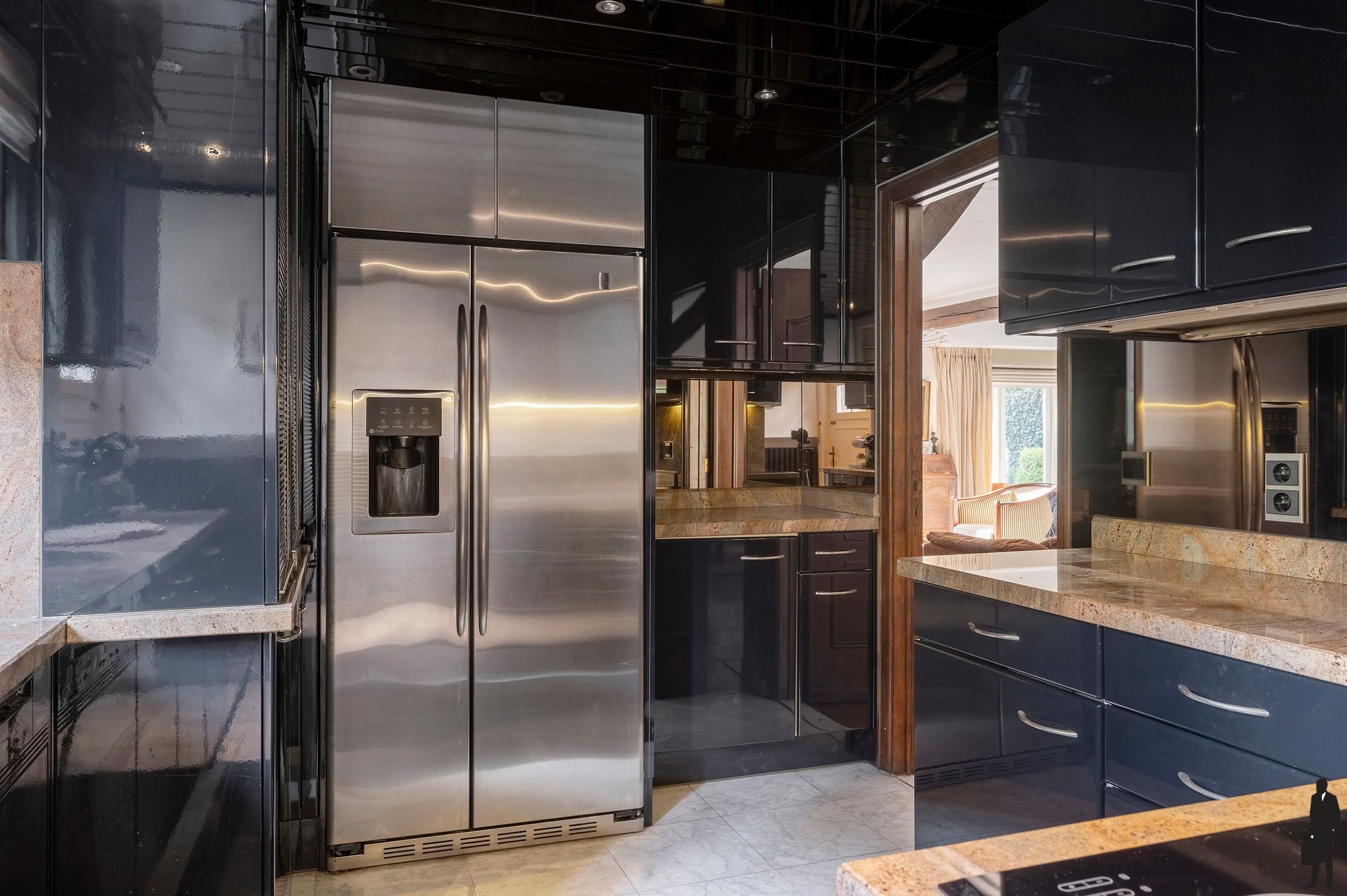  Goed onderhouden in het centrum gelegen karaktervilla op een perceel van ca. 1.938 m²! foto 7