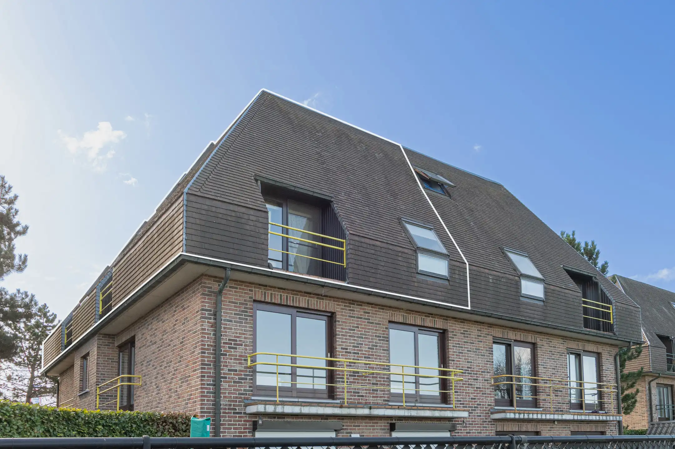 Ruim 3-slaapkamerappartement met garage foto 17