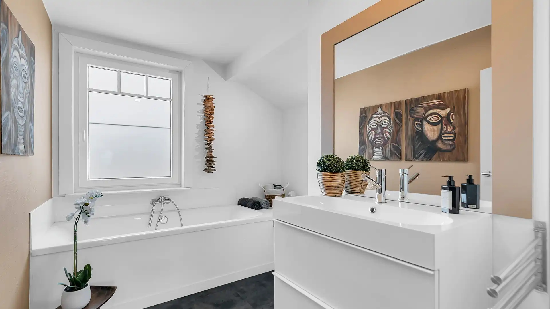 Instapklare en gerenoveerde woning met 3 slpkrs te As foto 19
