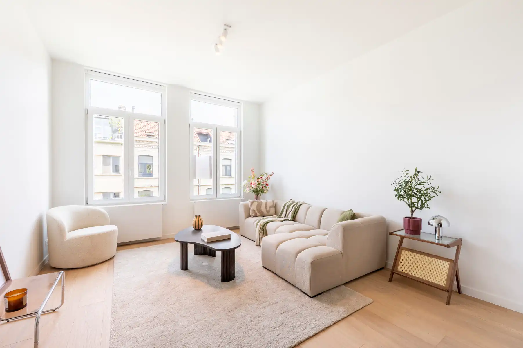 Gerenoveerd appartement met privé terras nabij Marnixplaats foto 2