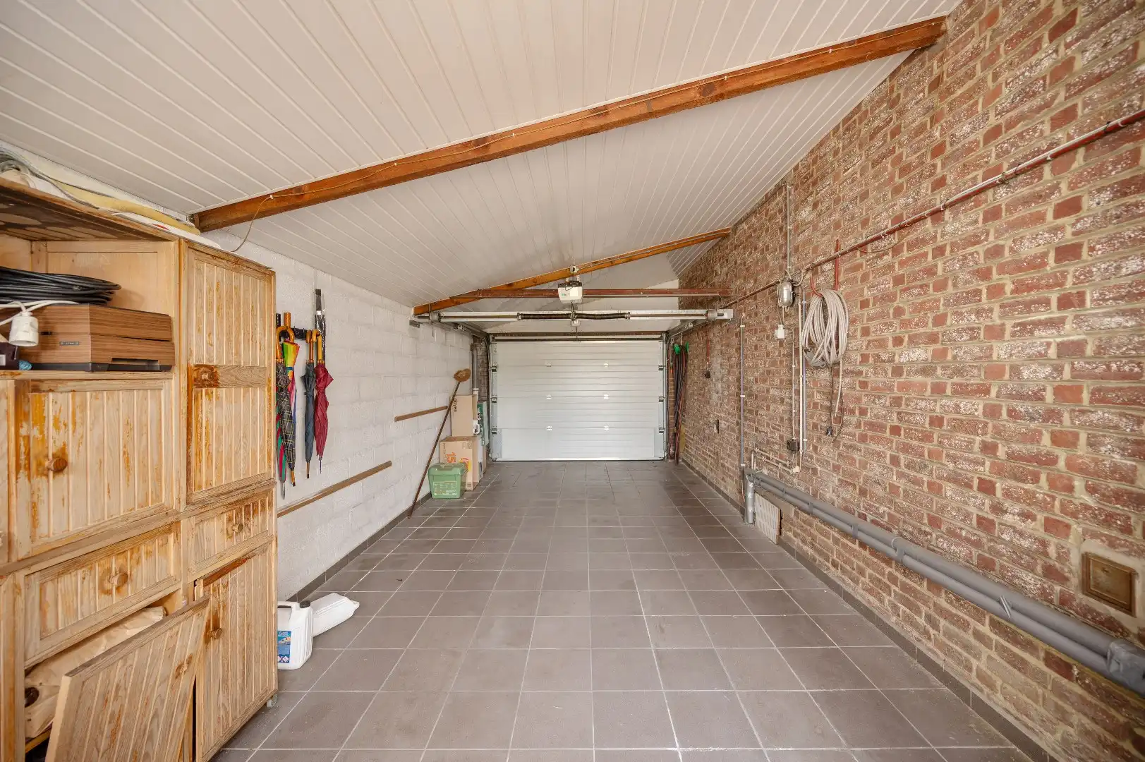 Ruime gezinswoning met 4 slpks, 2 badkamers, garage en grote tuin foto 25