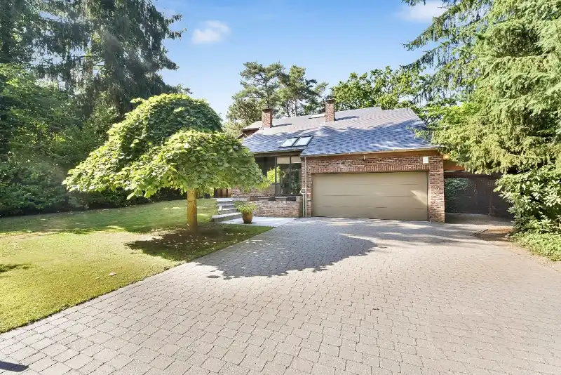 Zeer rustig gelegen villa van 245m² in moderne stijl op 14 are palende aan golfdomein foto 3