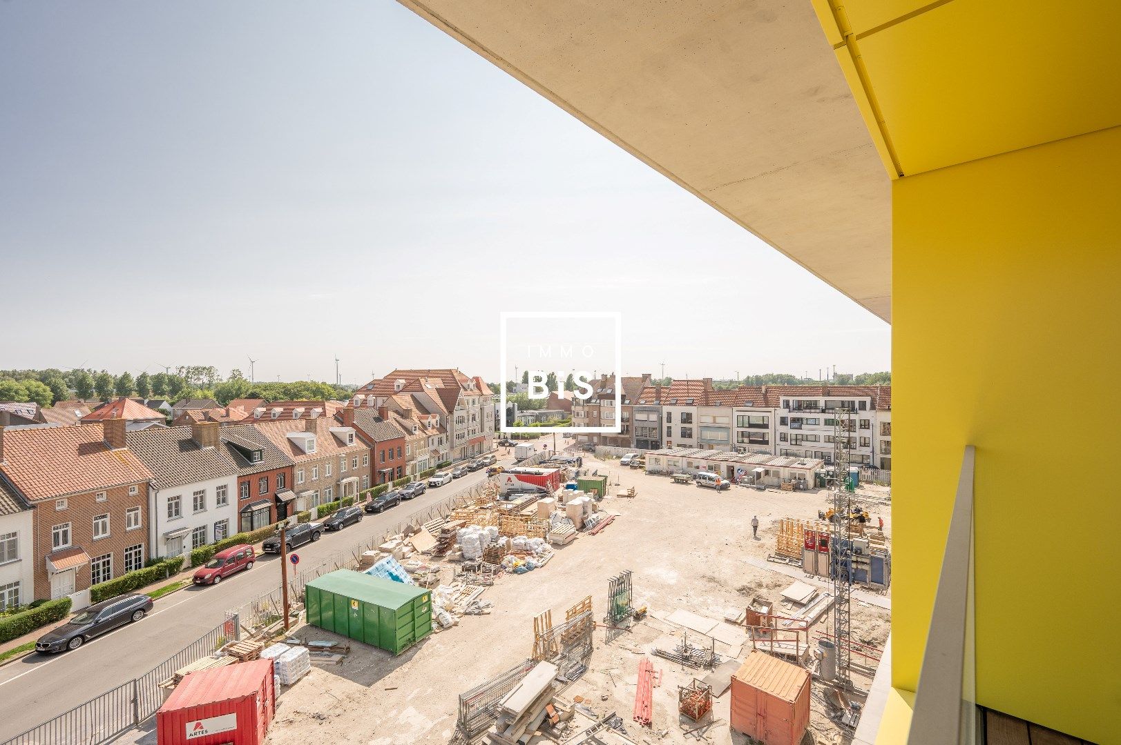 HOOST is een iconische toren met een expressief gevelontwerp op enkele honderden meters van de zee foto 5