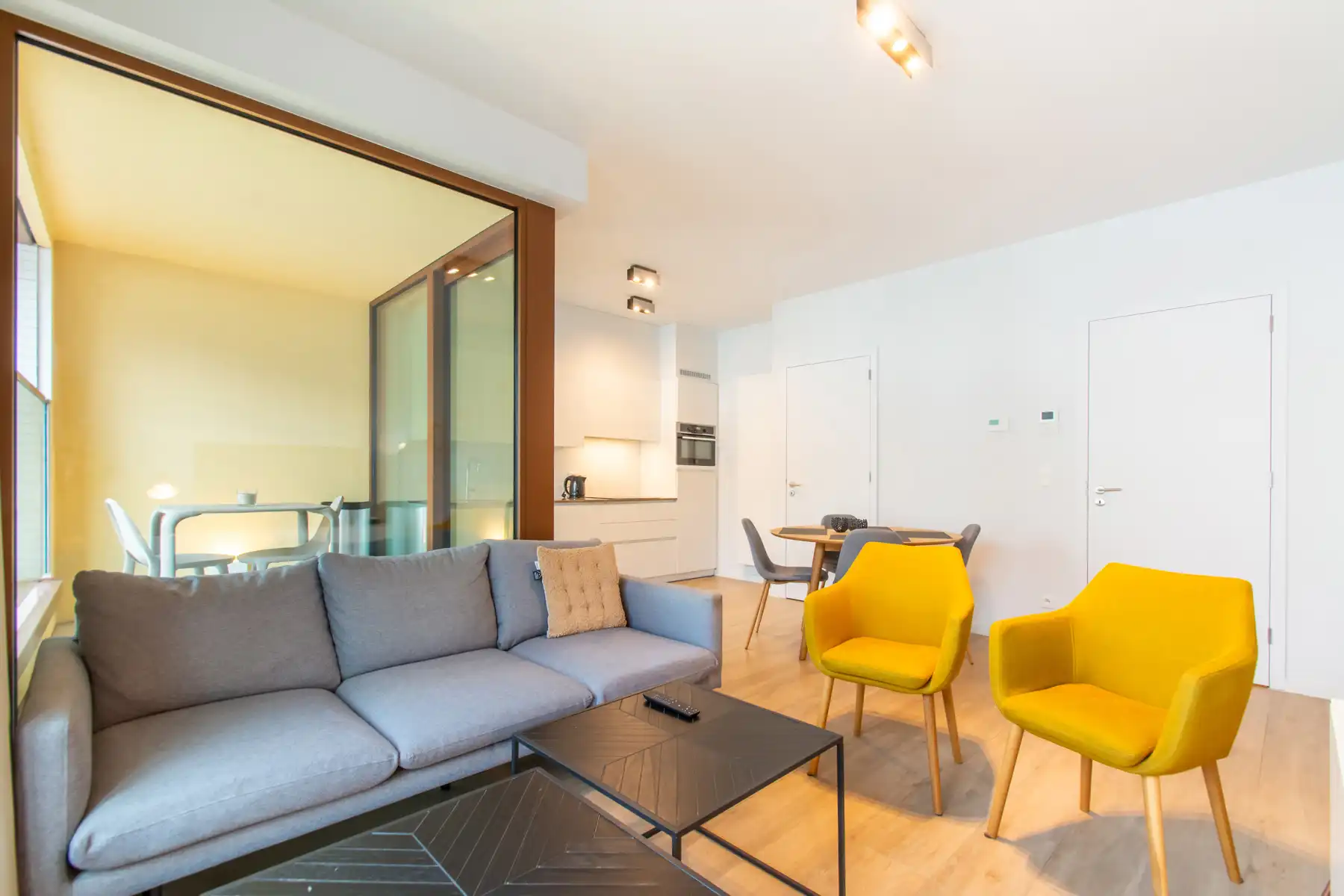Prachtig gemeubeld appartement met TERRAS foto 3