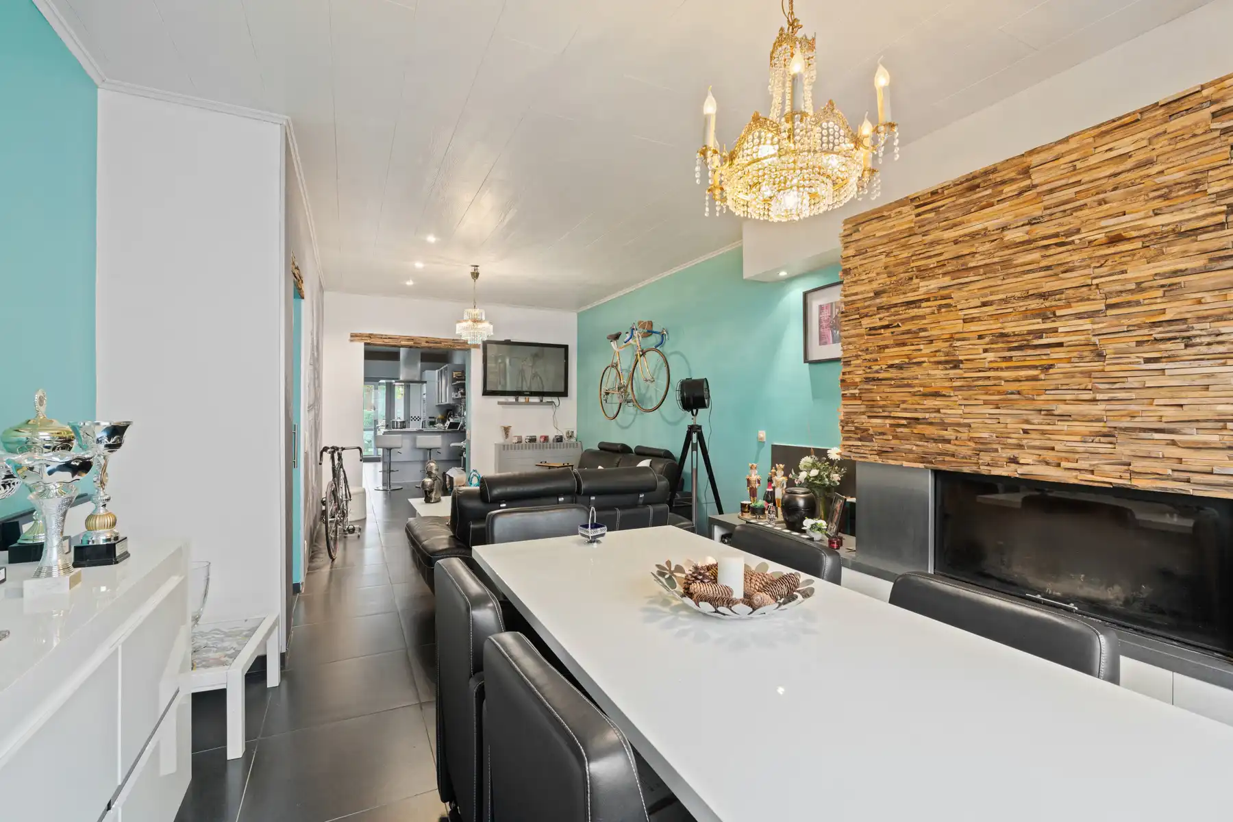 TE KOOP- instapklare woning met 3 slaapkamers en 2 badkamers foto 2