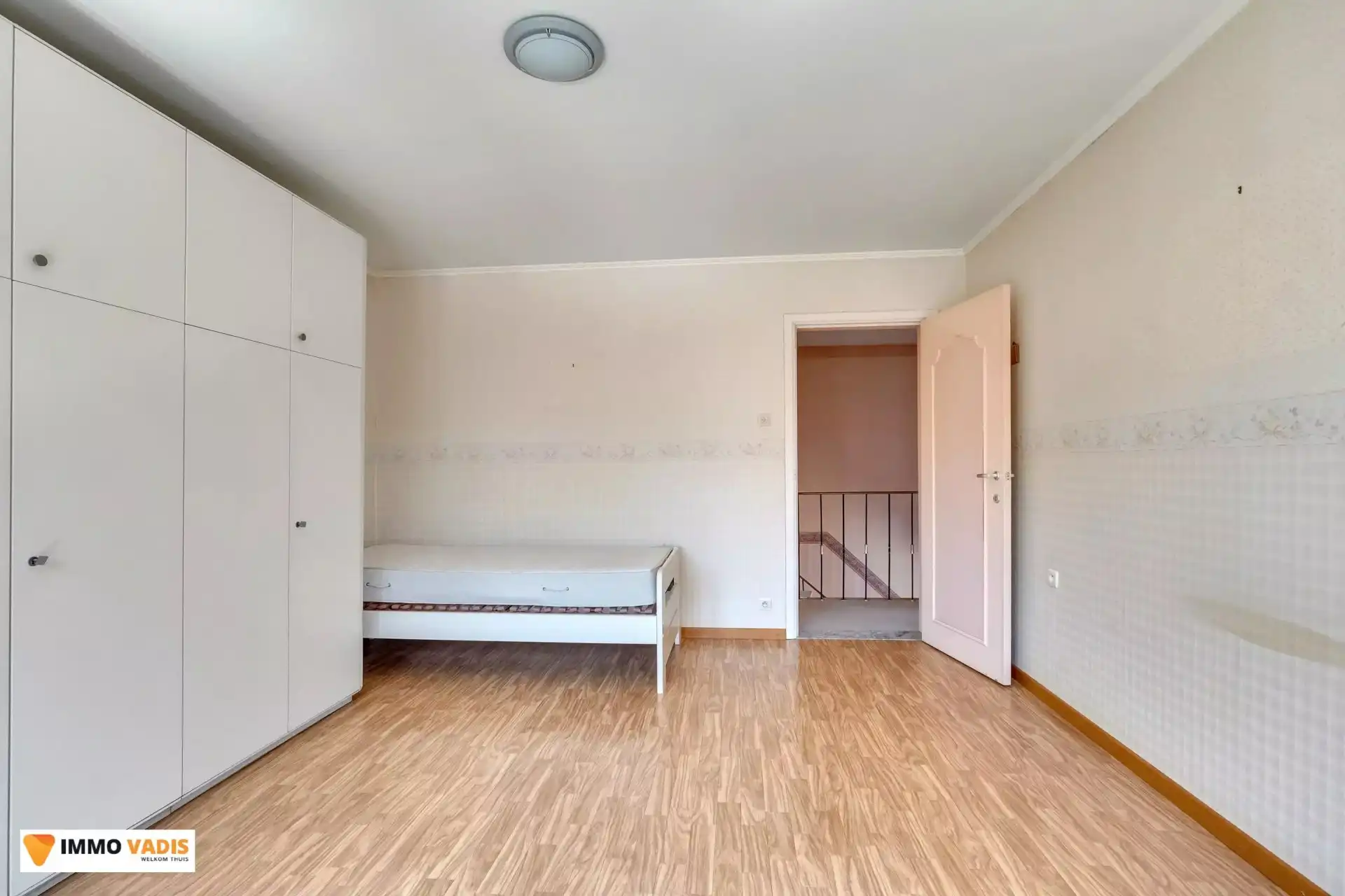 Ruime gezinswoning met 3 slaapkamers, garage en tuin foto 11