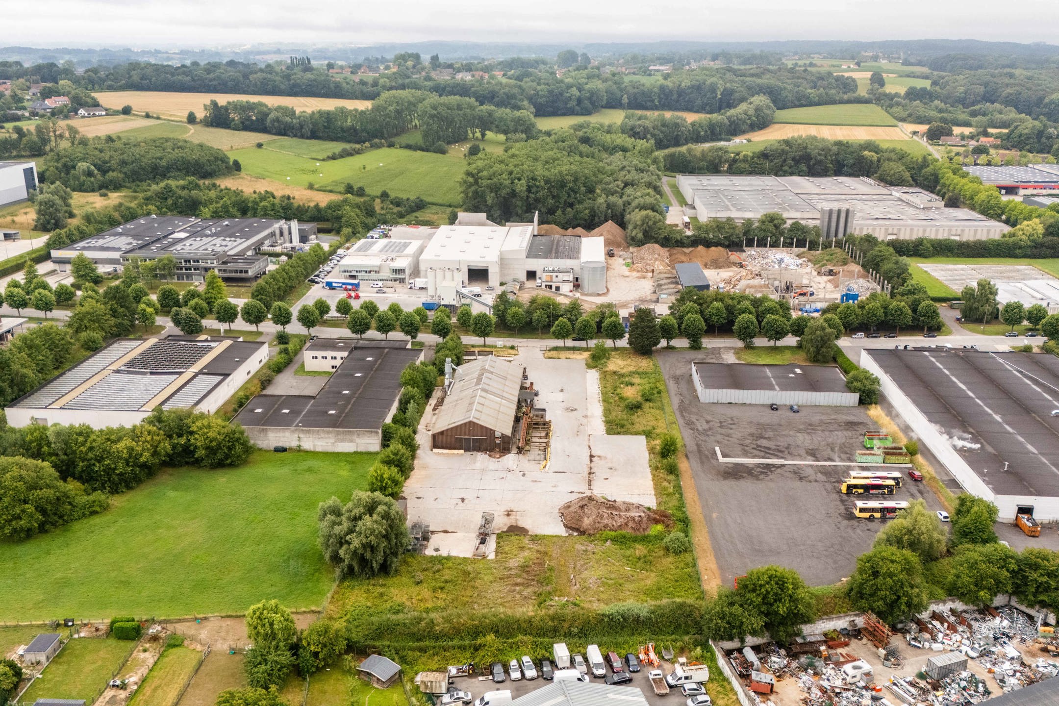 Industriegebouw met ruime industriegrond te koop in Ronse foto 3