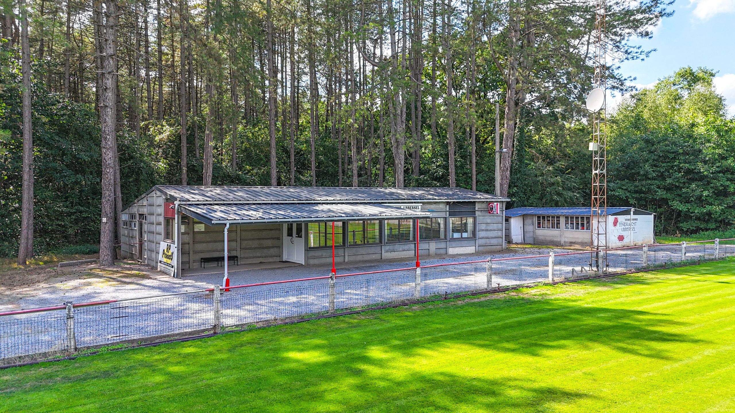 Voetbalveld en kantine op 2,45 ha in prachtig bosrijk gebied! foto 10
