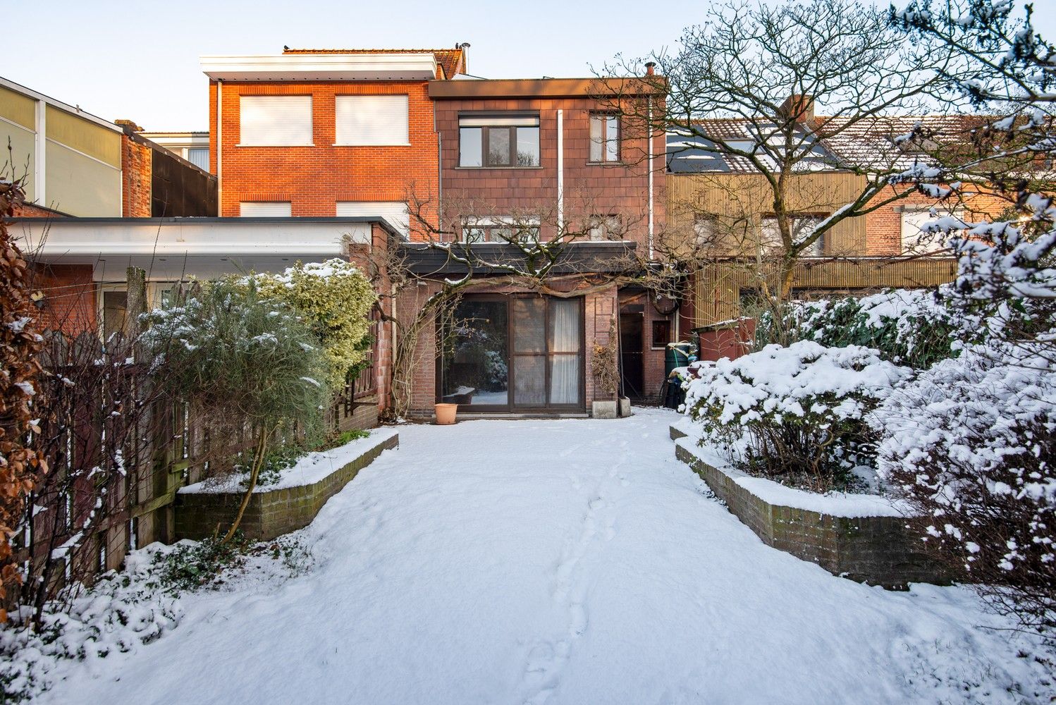 Huis met 3 à 4 slaapkamers, tuin en garage te Schoten! foto 2