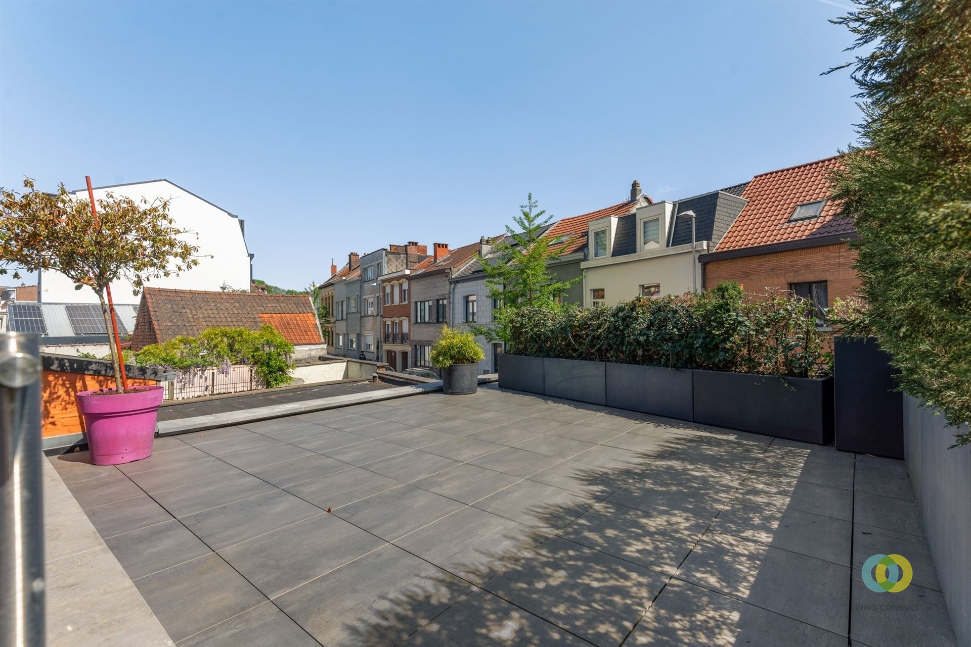 Ruime karakterwoning met garage en terras foto 9