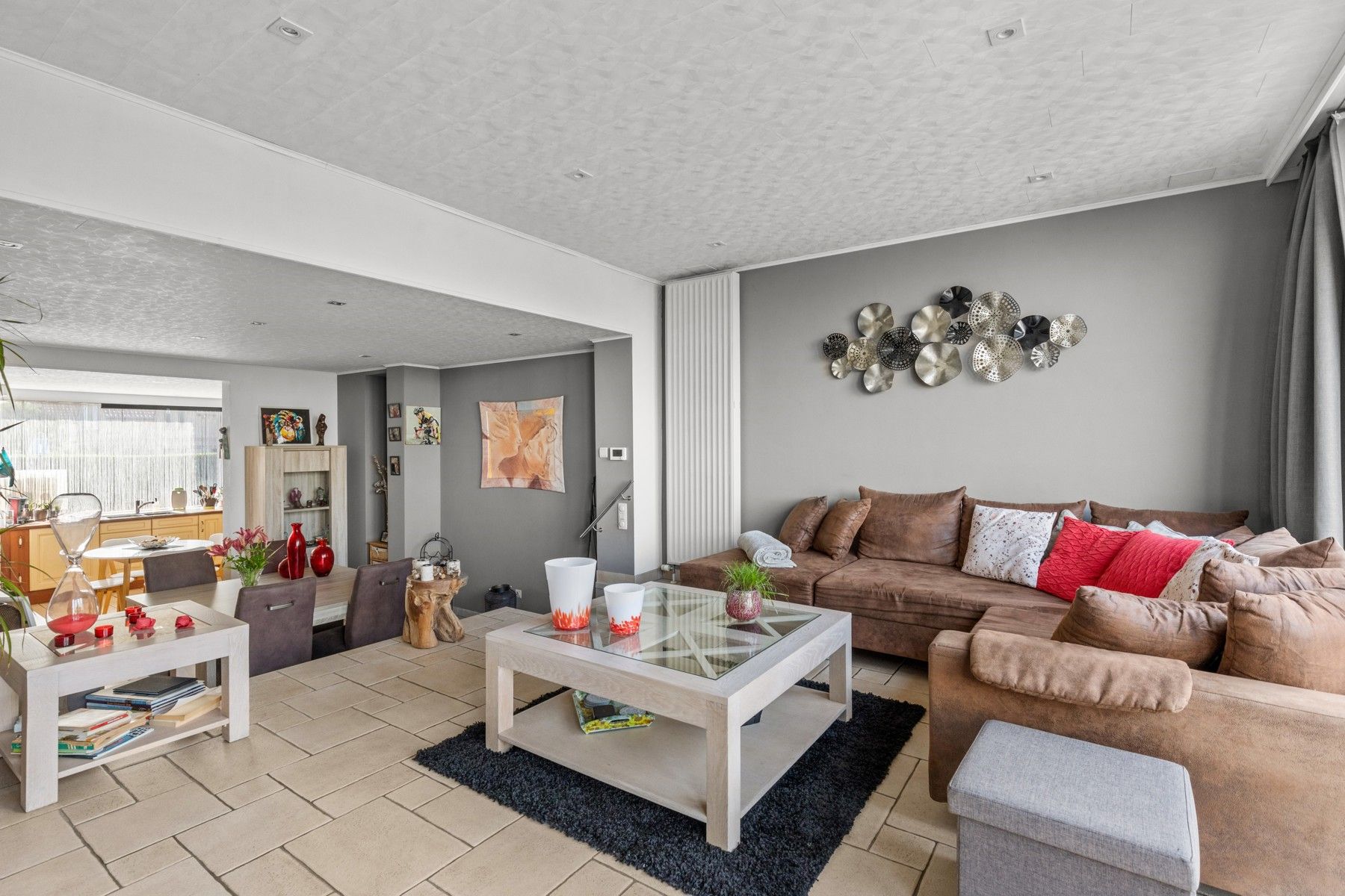 Ruime woning met prachtig onderhouden tuin foto 7