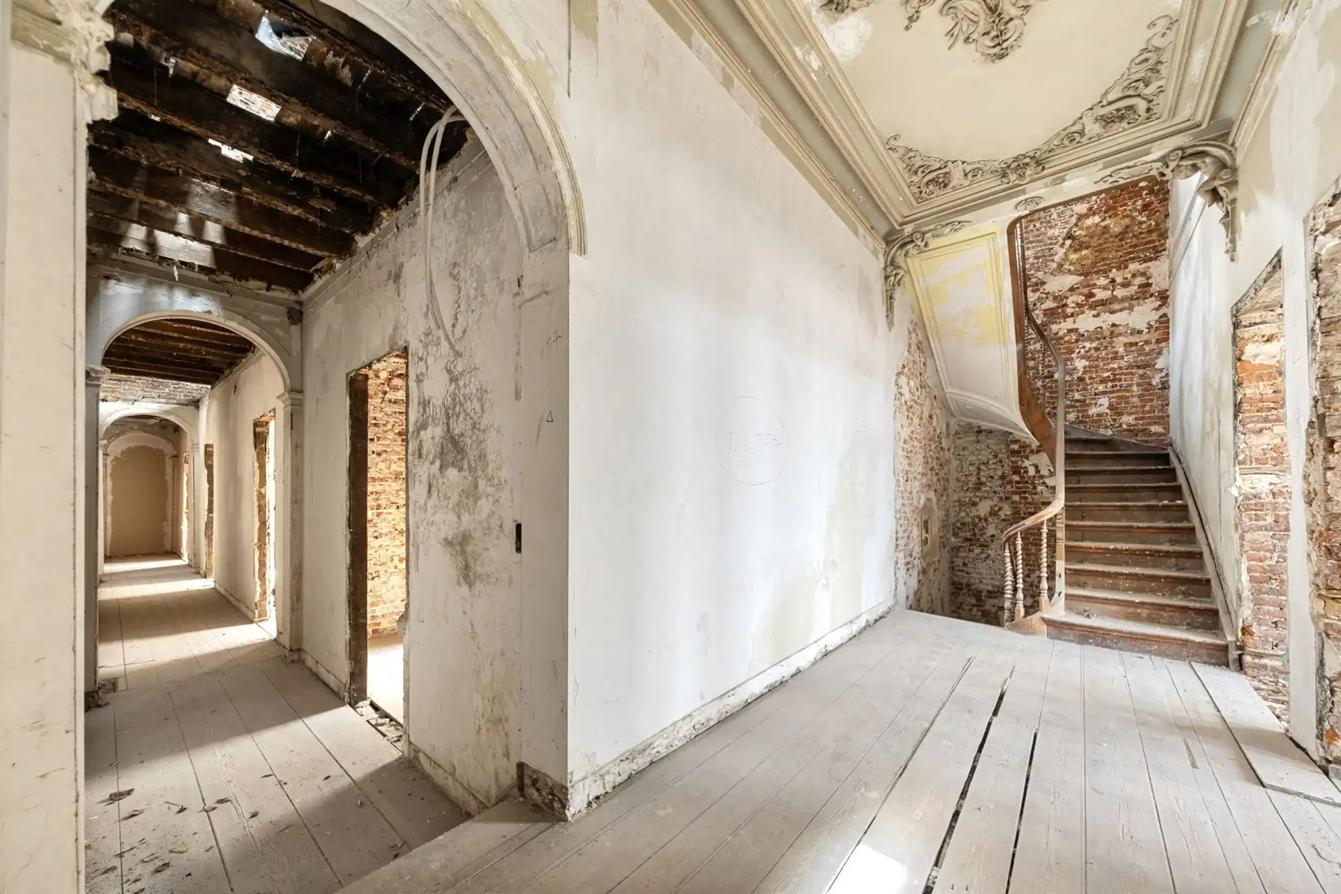 Statige herenwoning (1.000 m²) op de Markt in Ronse foto 10