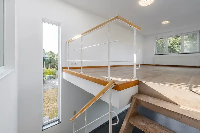 Roeselare. Ruime gezinswoning met 4-5 slaapkamers met extra ruimte voor praktijk / kantoor / hobby&nbsp; aan de stadsrand. foto 5