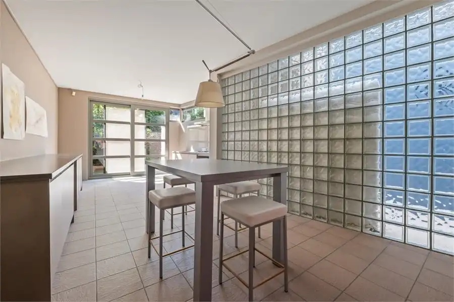 PRACHTIG HERENHUIS MET VEEL CHARME IN HET CENTRUM VAN SINT-TRUIDEN foto 9