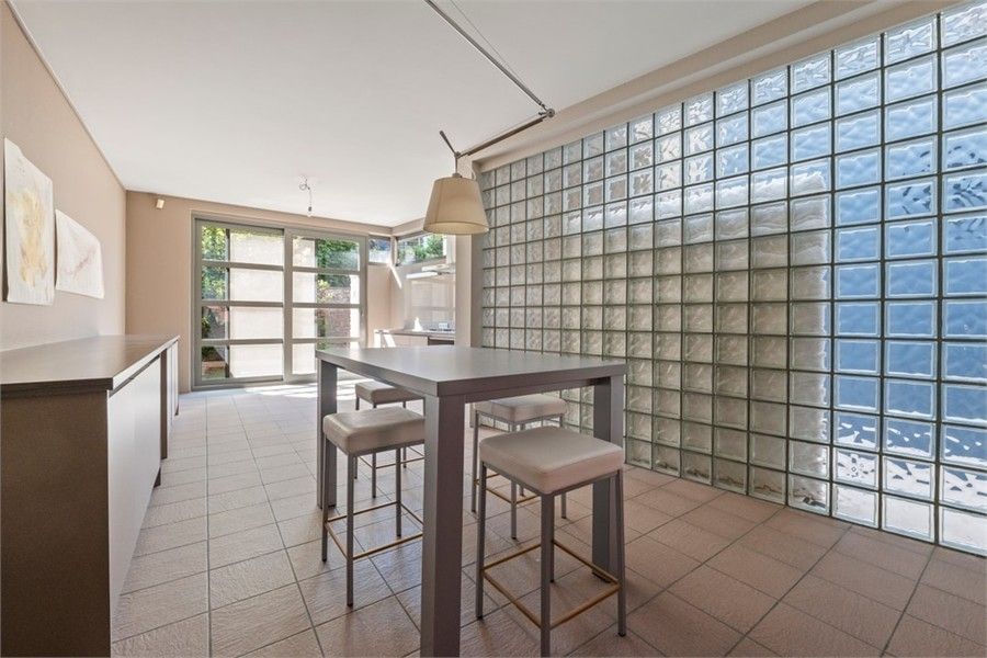 PRACHTIG HERENHUIS MET VEEL CHARME IN HET CENTRUM VAN SINT-TRUIDEN foto 9