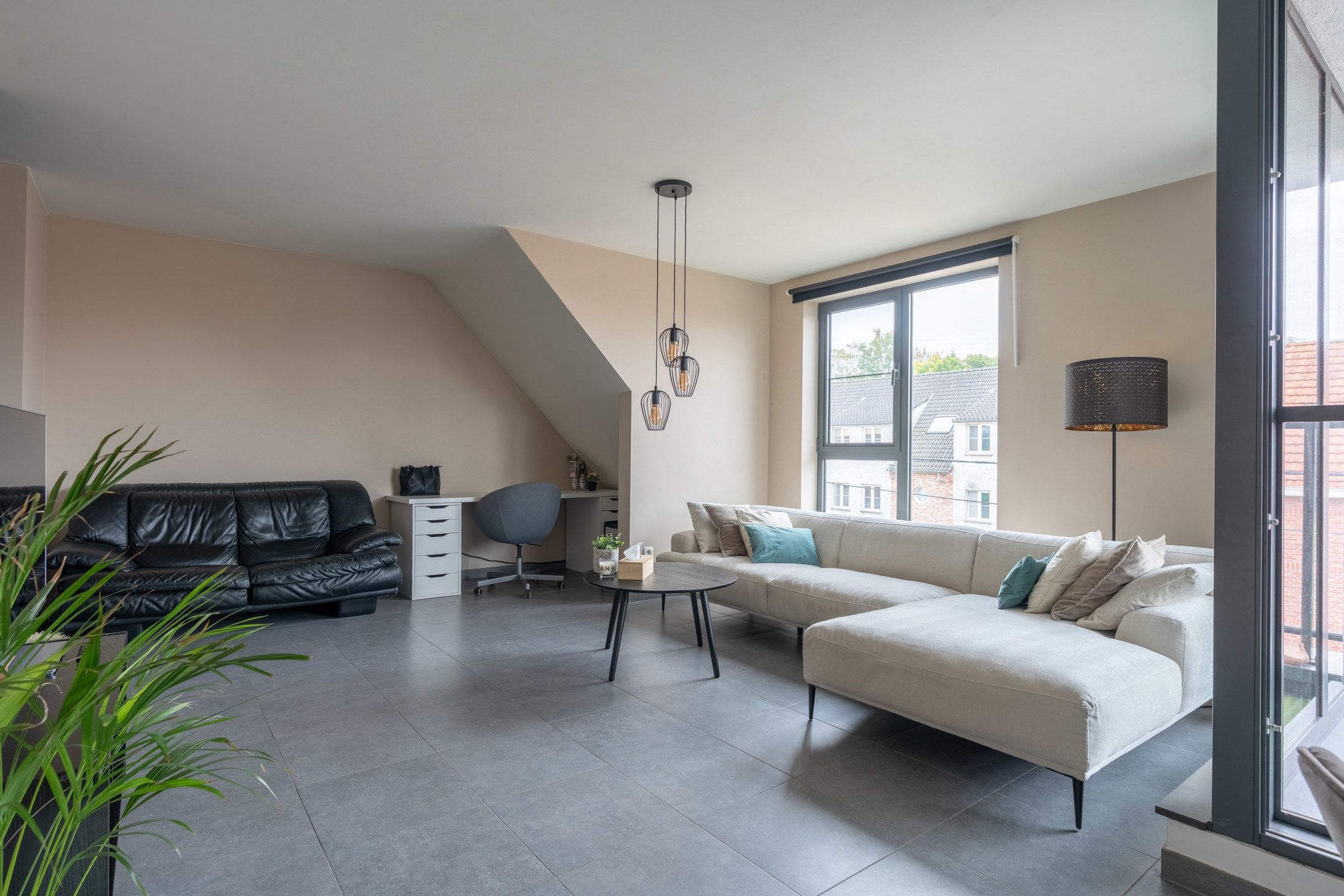 Gezellig 2-slaapkamer app met terras, berging en autostaanplaats. foto 3