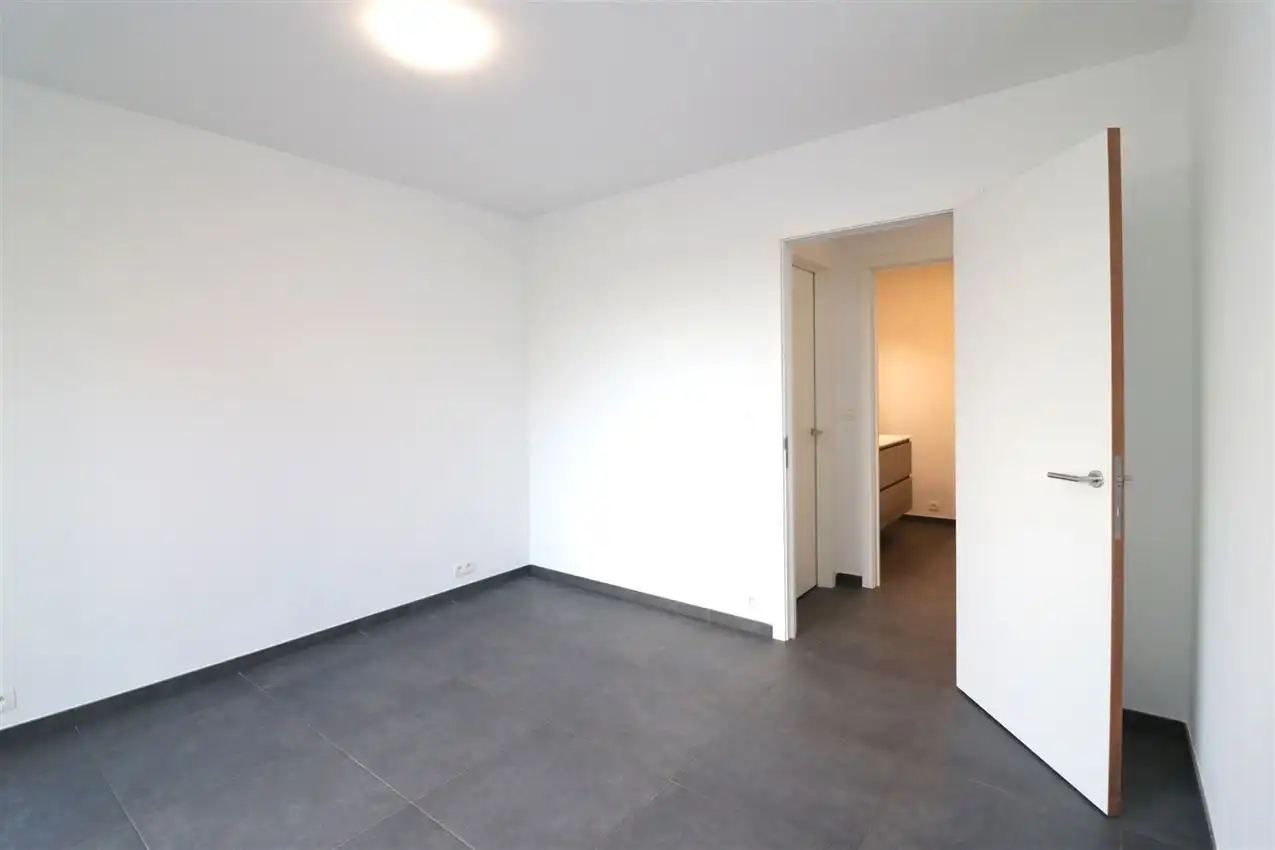 Zonnig appartement, zuidterras, twee slpk, autostaanplaats op gunstige locatie foto 24