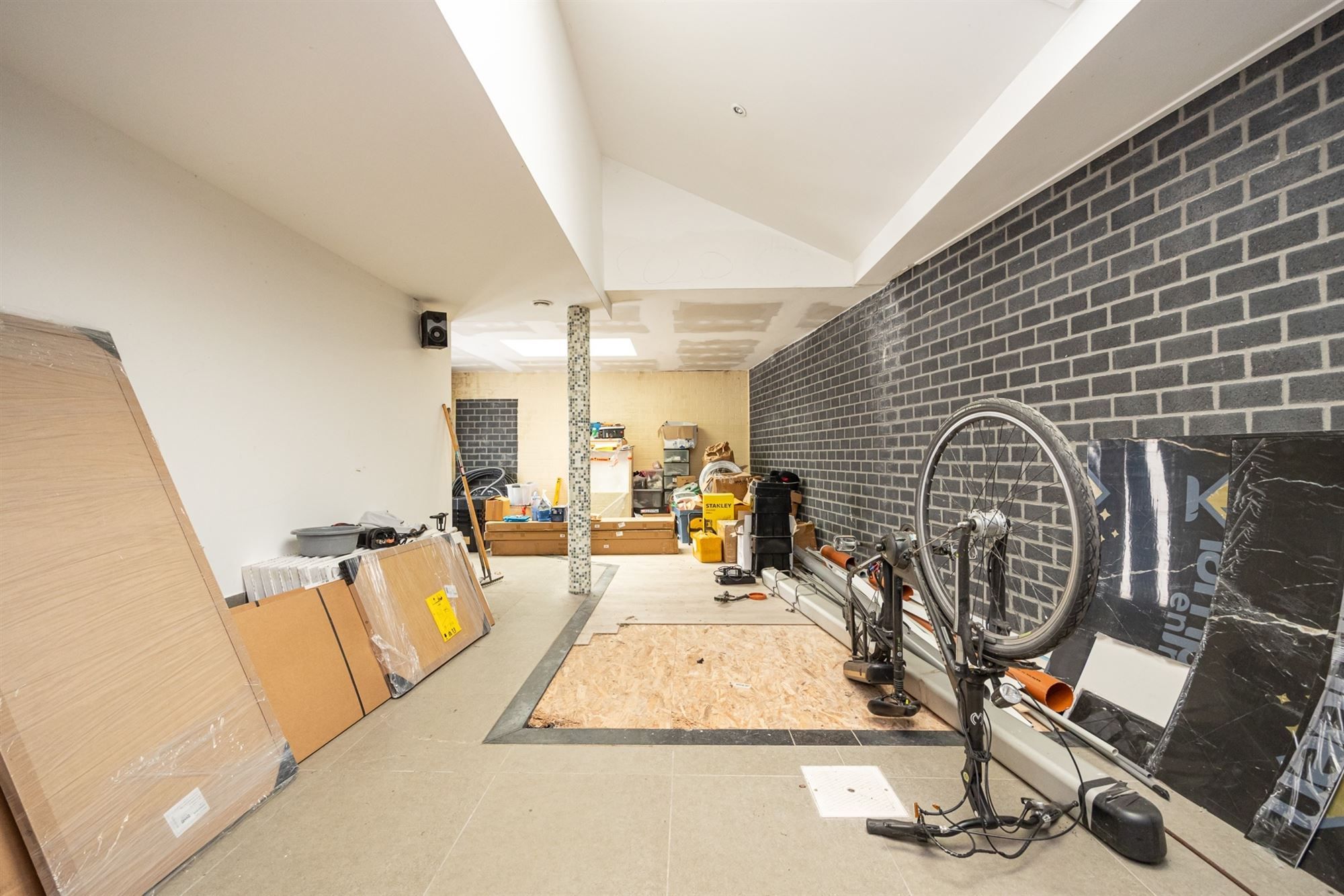 Ruime moderne woning met royale tuin  foto 21