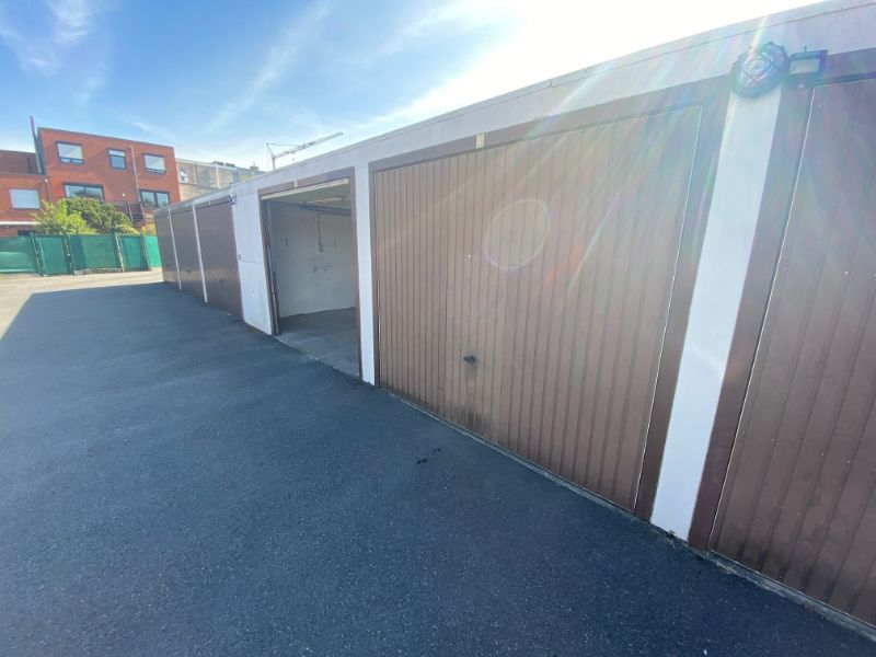 Garagebox te huur nabij Sint-Pietersstation – Gent foto {{pictureIndex}}