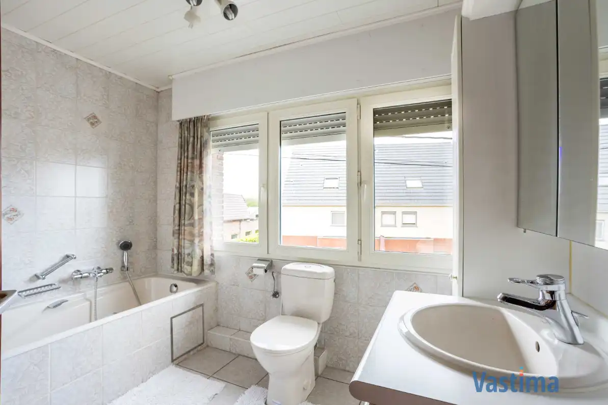 Woning met opslagruimte en grond op strategische ligging foto 17