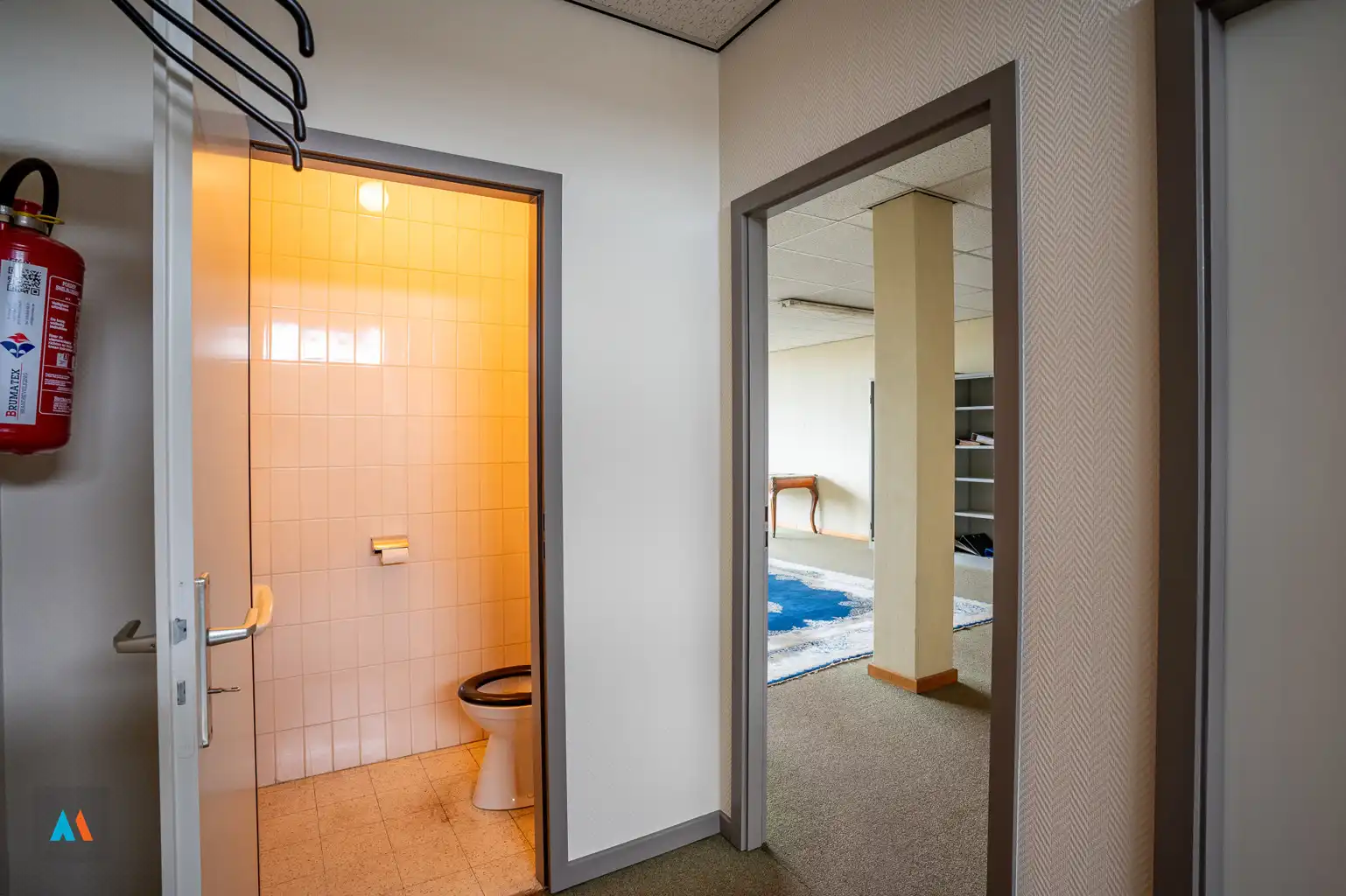 Kantoorgebouw foto 8