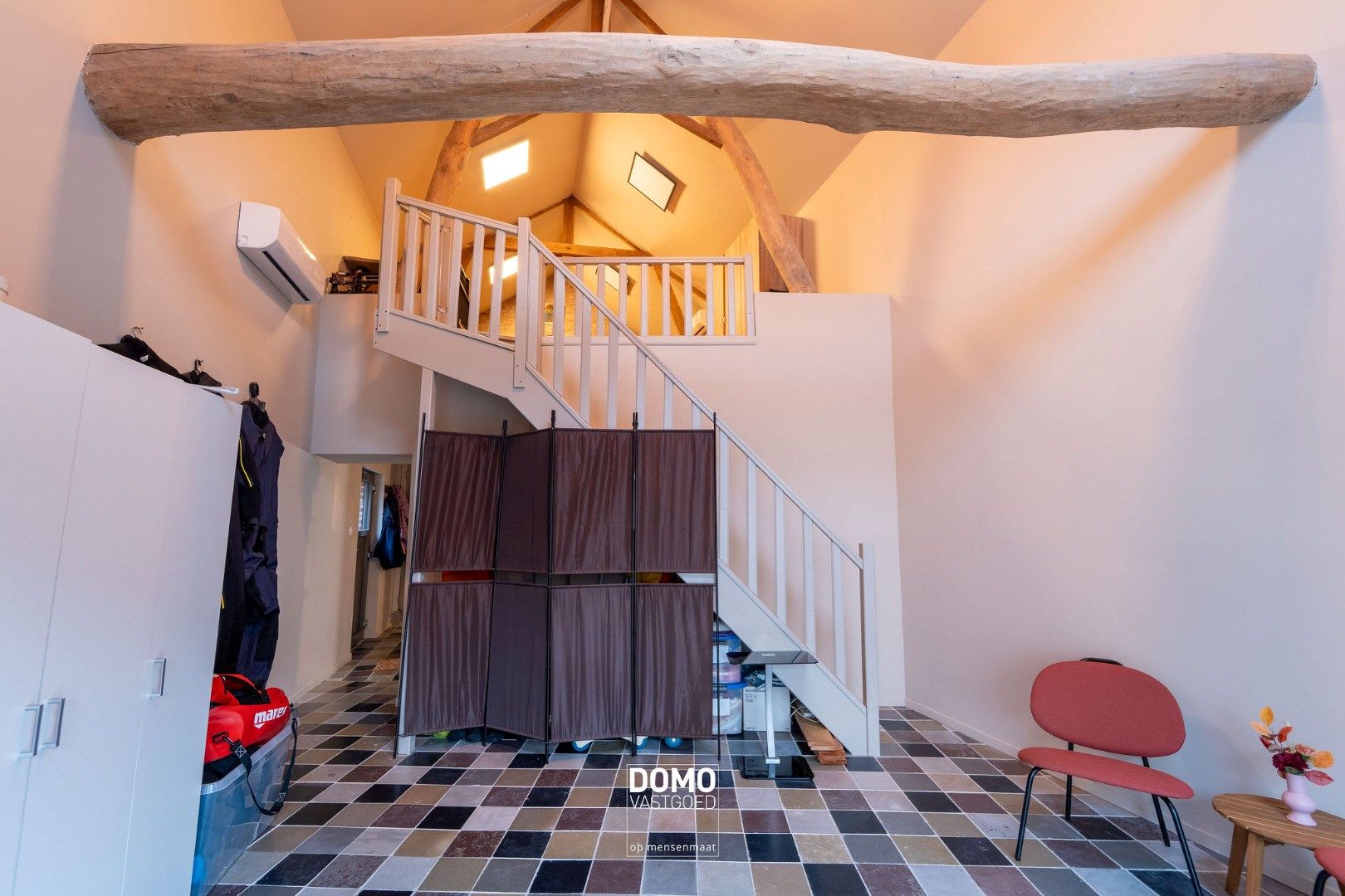 RUIME, INSTAPKLARE EN GERENOVEERDE WONING MET KANTOORGEBOUW INCLUSIEF PARKEERGELEGENHEID, TUIN EN ZWEMBAD TE MIELEN BOVEN AALST (GINGELOM) foto 28