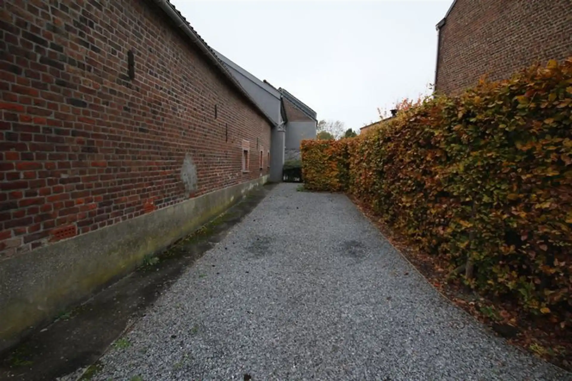 Fijn gelegen en recent gerenoveerde 4 slaapkamer woning foto 25