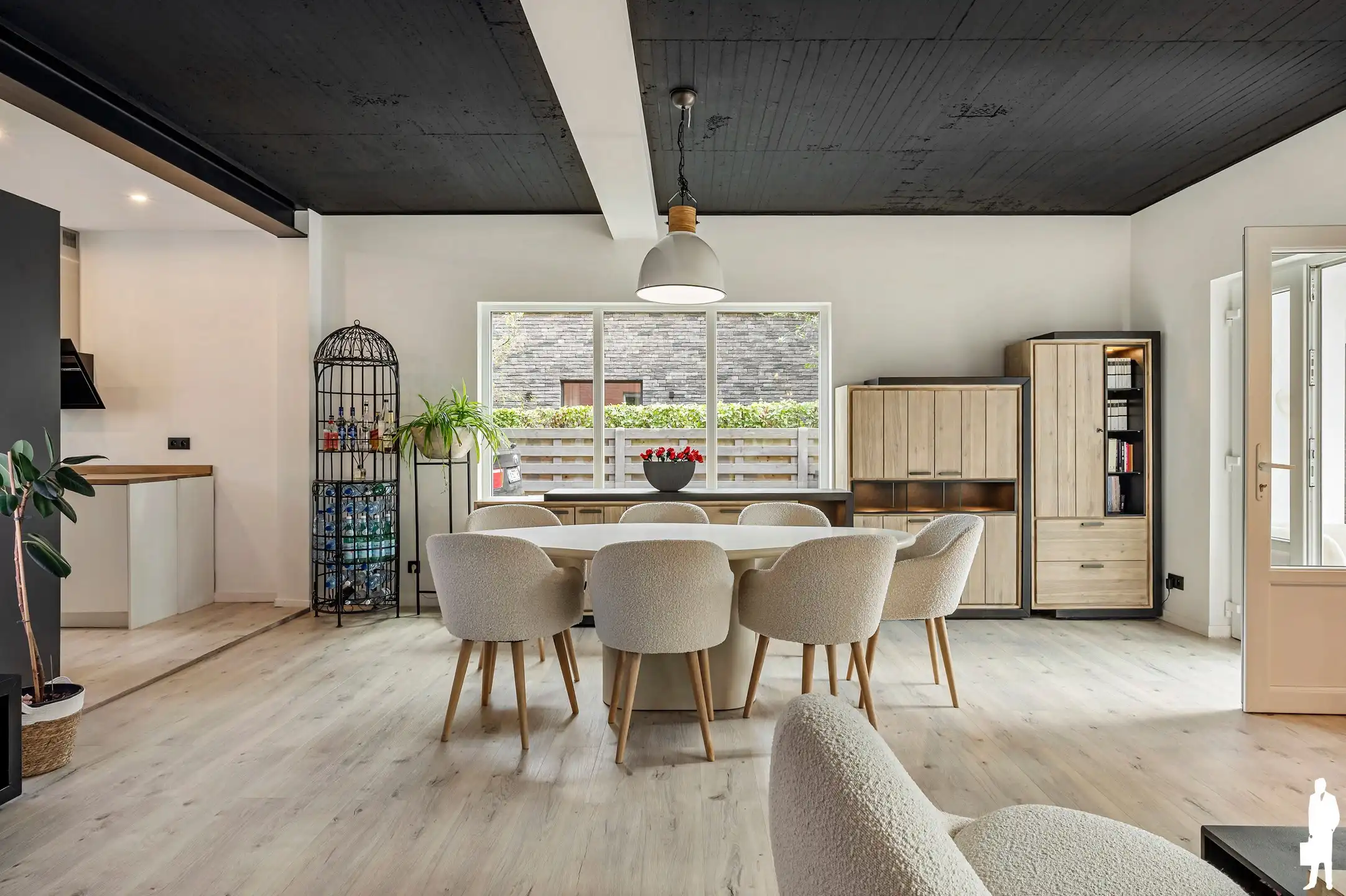 Grondig gerenoveerde gezinswoning met 4 slaapkamers, 2 badkamers en zuid gerichte tuin in het centrum van heide. foto 5