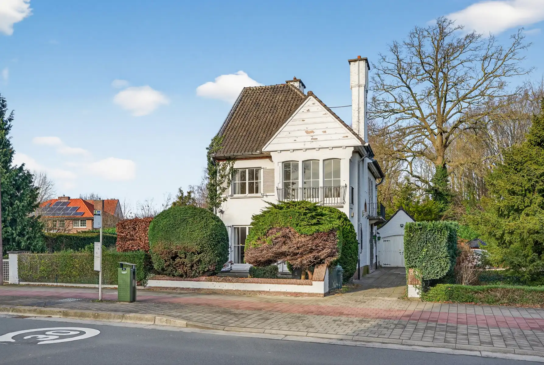 Te renoveren karaktervolle open bebouwing op toplocatie foto 2