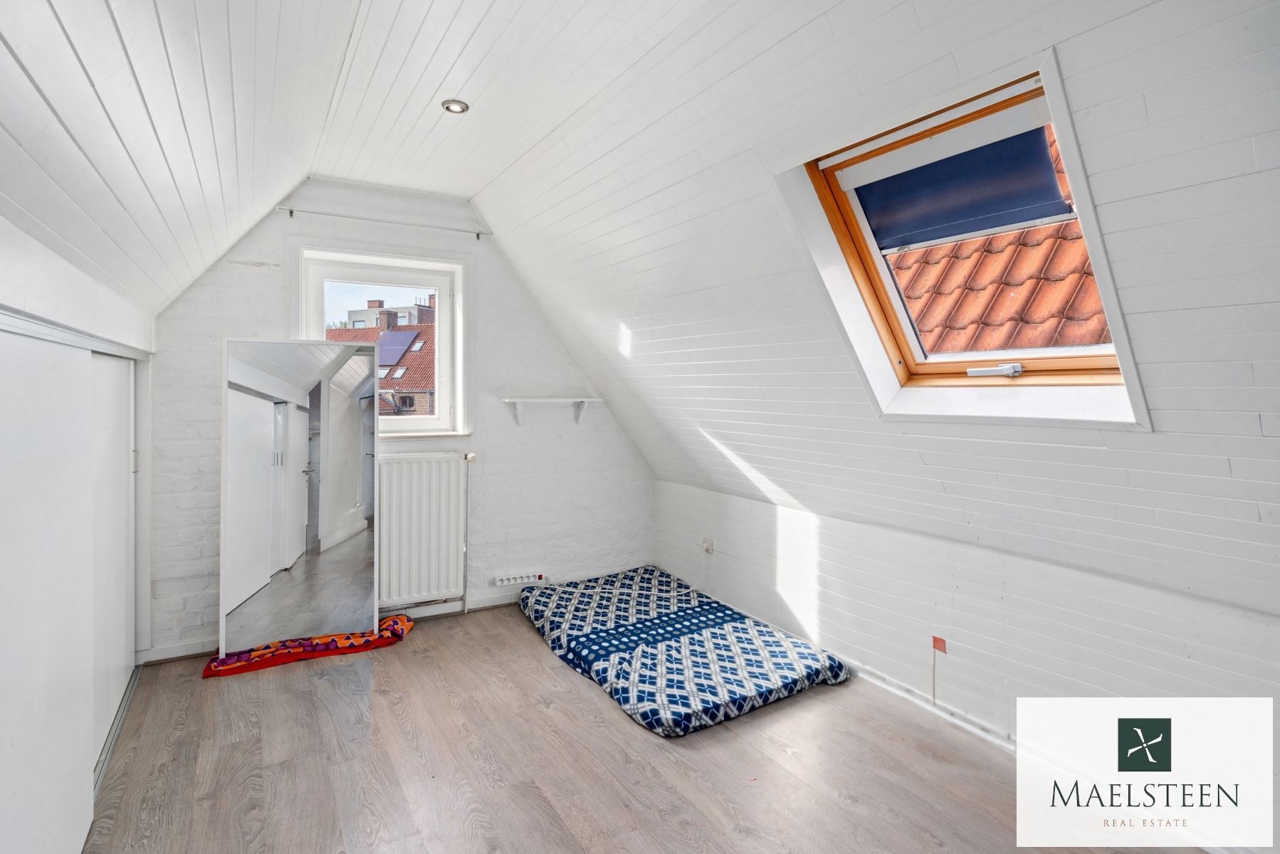 Instapklare trapgevelwoning, gelegen in Brugge centrum foto 16