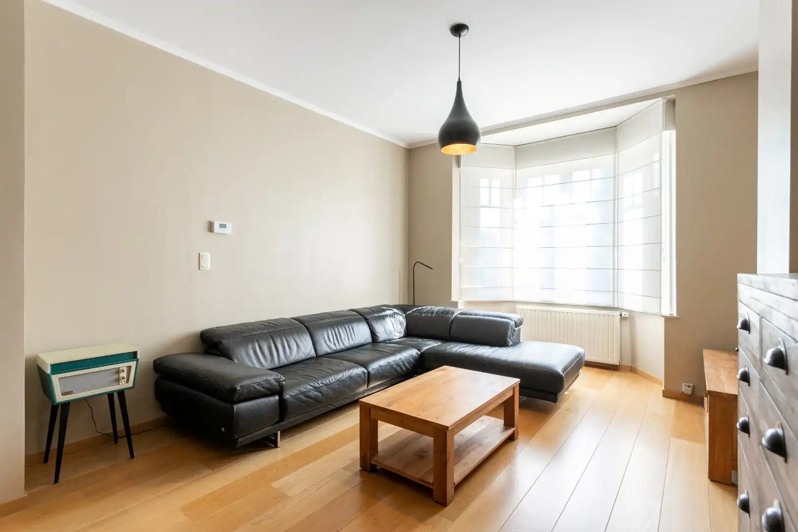 Instapklare woning met 3 slpk, oprit en tuin te Halle foto 4