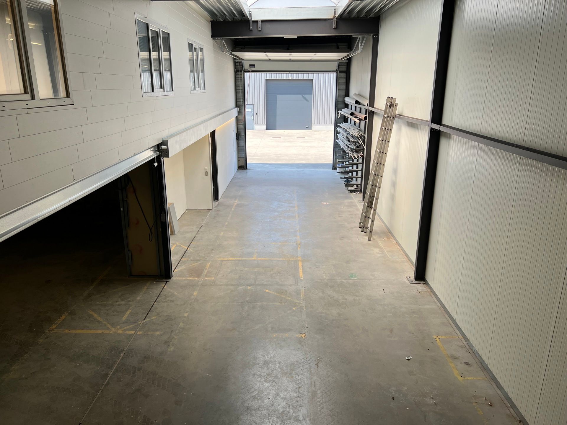 Instapklare KMO-unit te huur te Kapellen foto 2