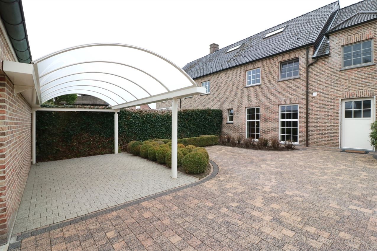 Landelijke woning iin mooie omgeving, 3 slpk., garage  foto 2