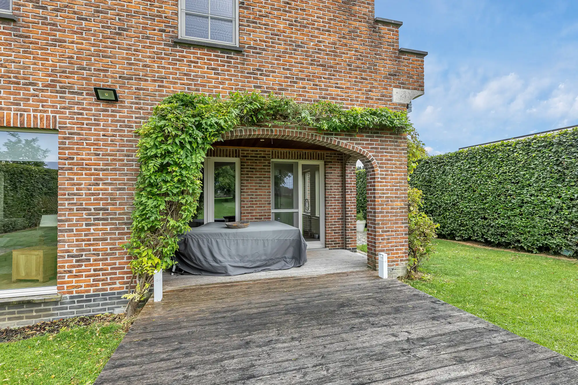 Instapklare, goed onderhouden villa op gunstige locatie foto 6