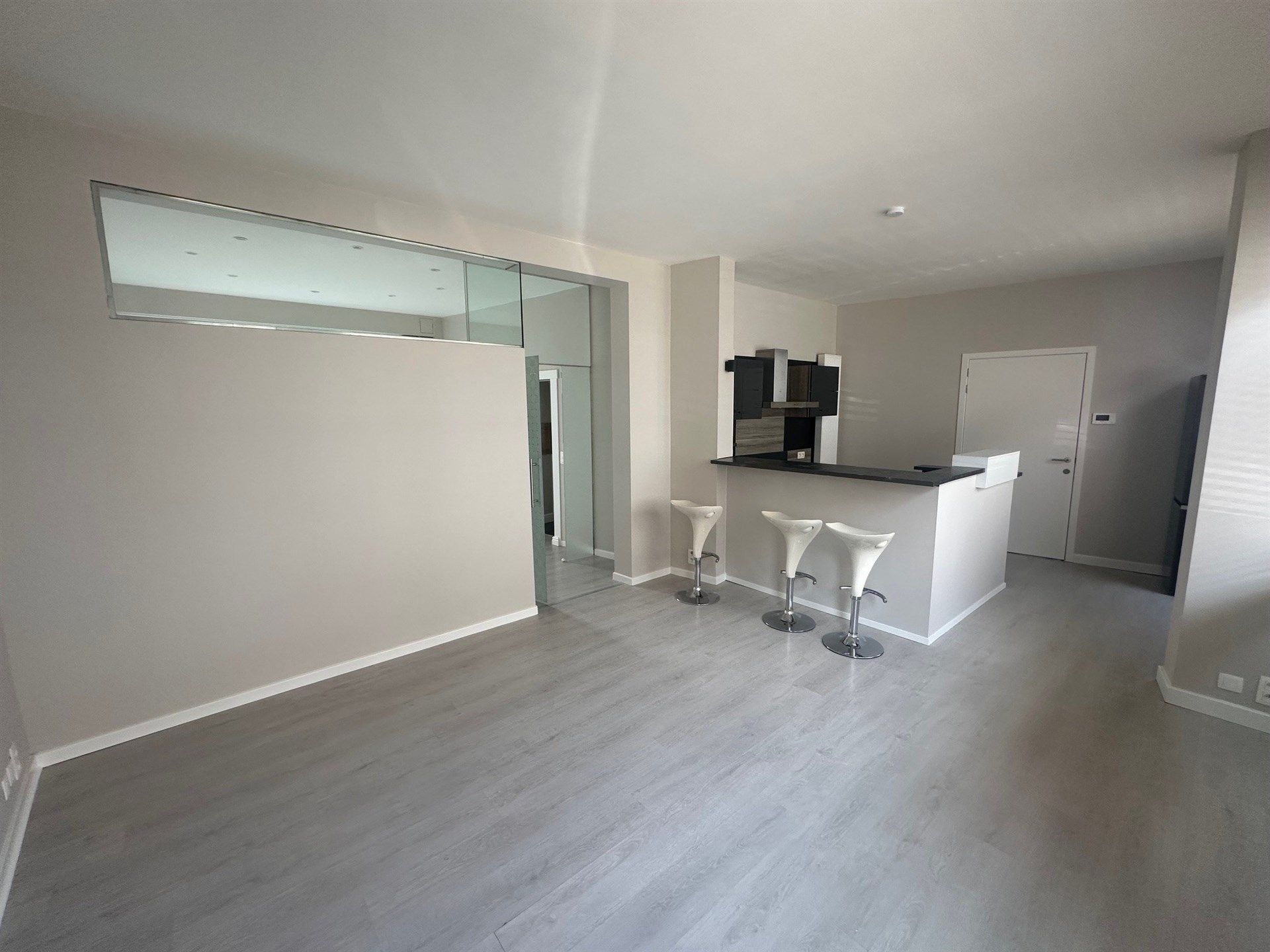 Gelijkvloers 1-slaapkamerappartement met ruim terras foto 2