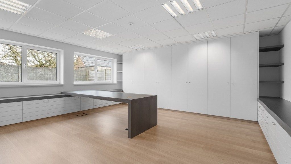 Bedrijfspand met optioneel woonst te huur in Dikkelvenne foto 4