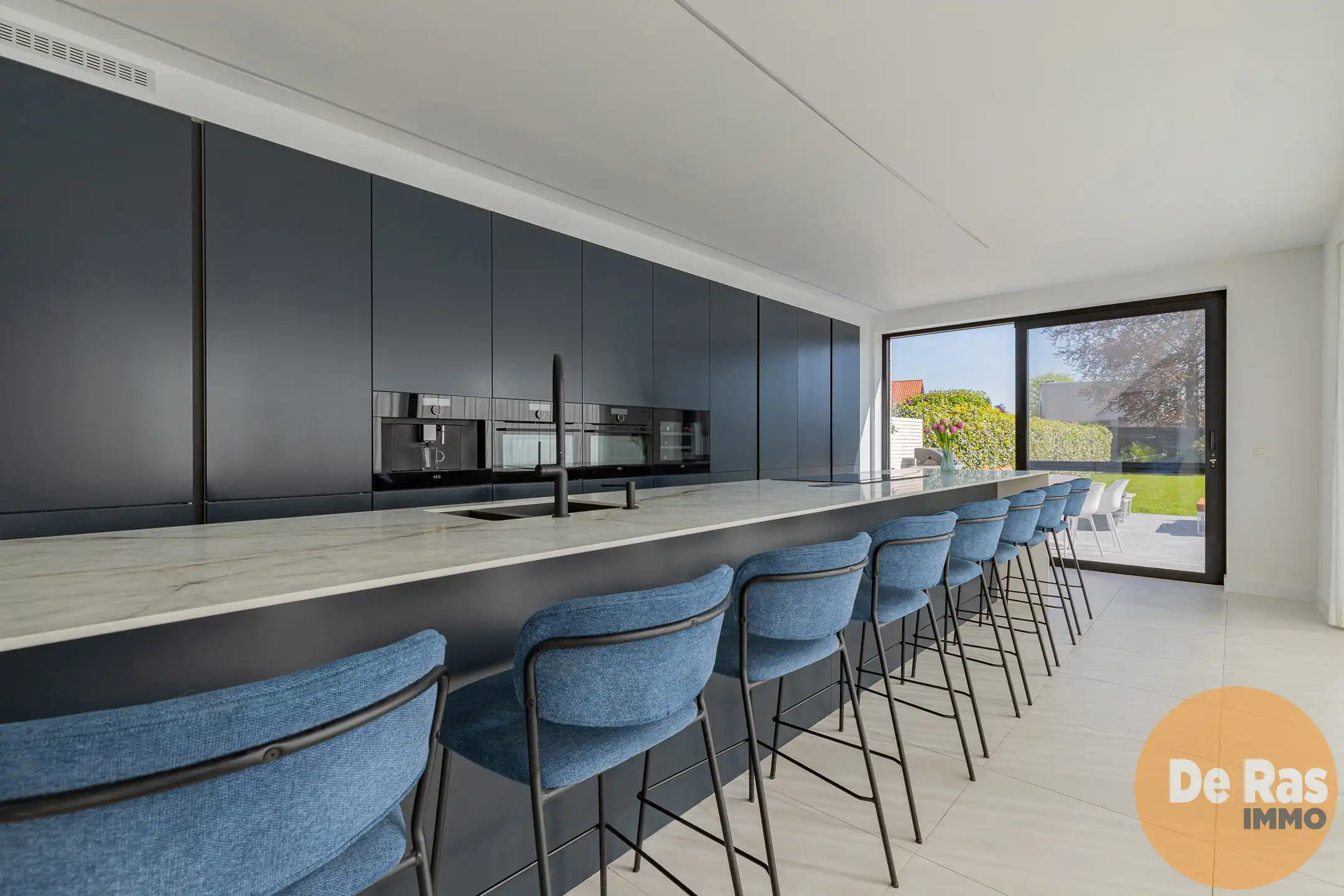 WICHELEN - Exclusief gerenoveerde woning met 4 slaapkamers foto 12