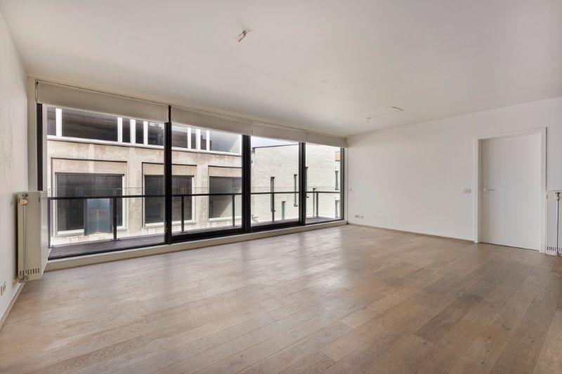 NABIJ HET SINT ANNAPLEIN, ENERGIEZUINIG APPARTEMENT MET TERRAS EN OVERDEKTE AUTOSTAANPLAATS foto 2