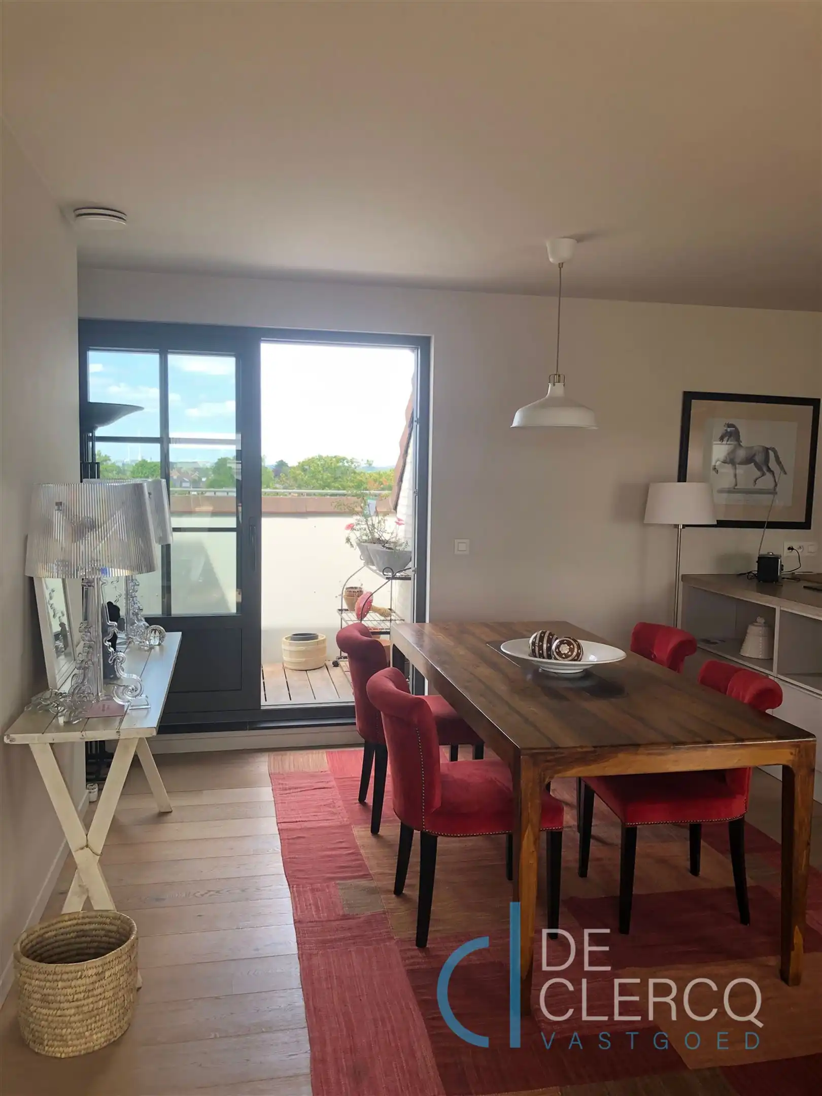 Lichtrijk dakappartement met terras en garage! foto 4