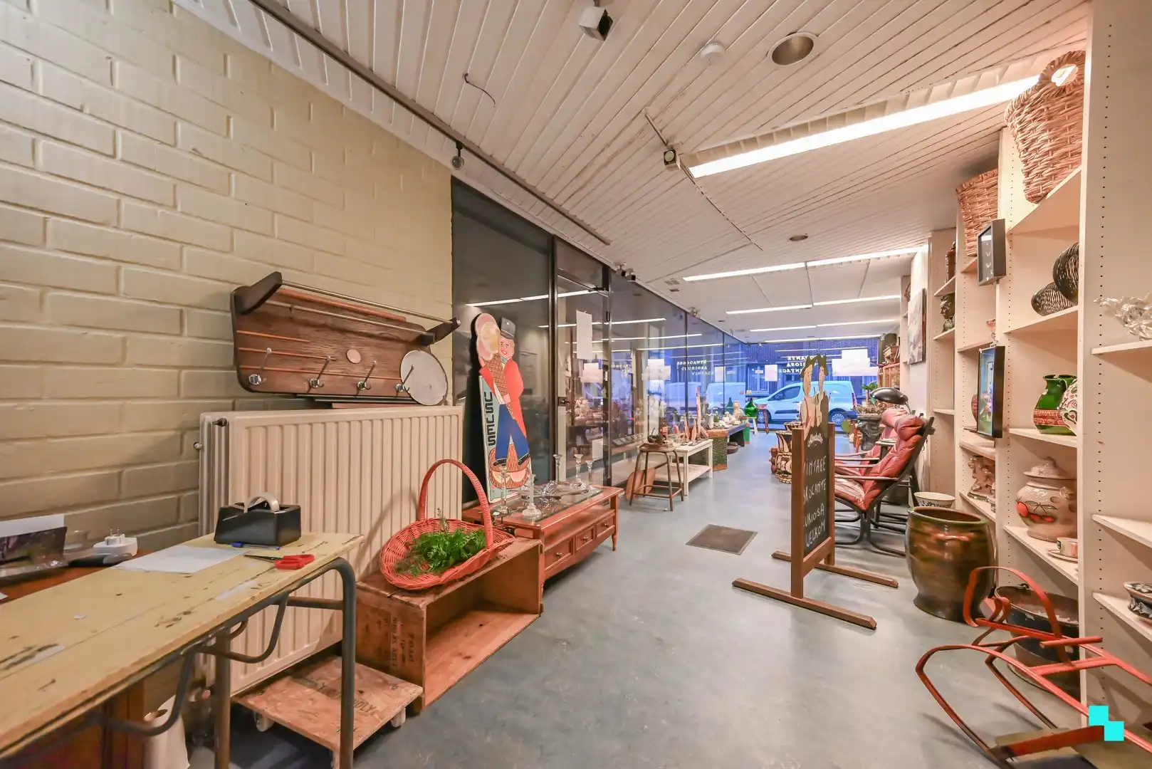 Opbrengsteigendom met winkelruimte én ruime garage in centrum Izegem foto 3