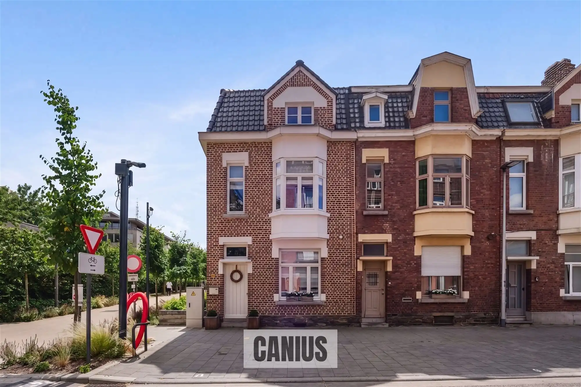 PRACHTIGE STADSWONING MET 3 SLKS IN HARTJE SINT-TRUIDEN foto 29