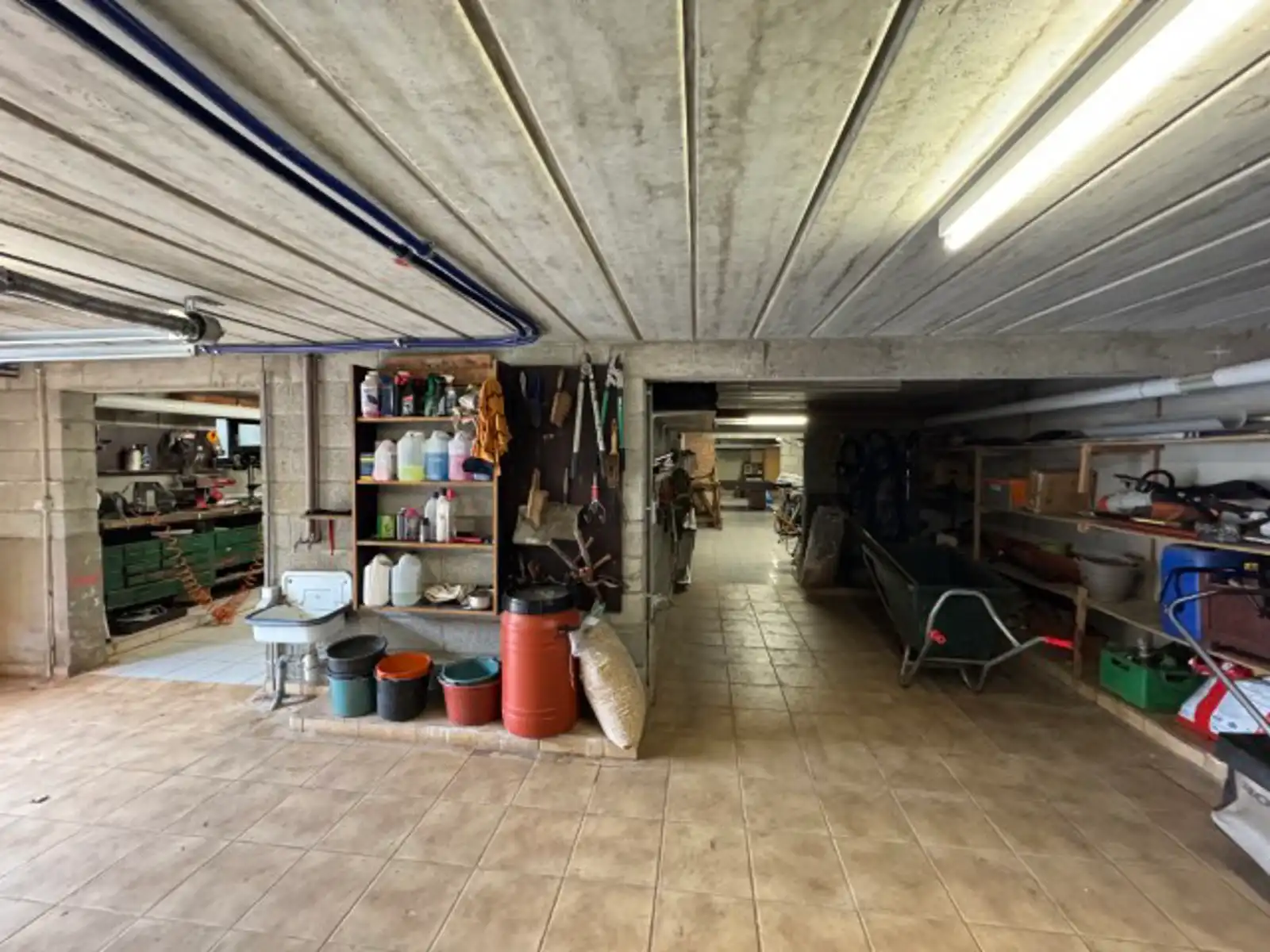 Ruime rustig gelegen villa foto 21