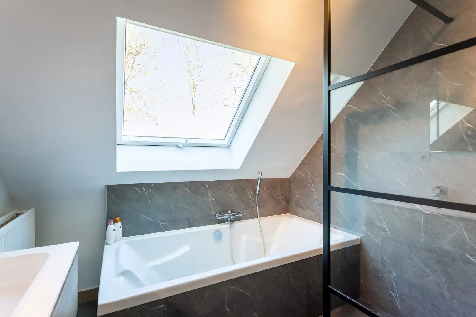 Vrijstaande woning met 4 slpks, zuidgerichte tuin en garage foto 19