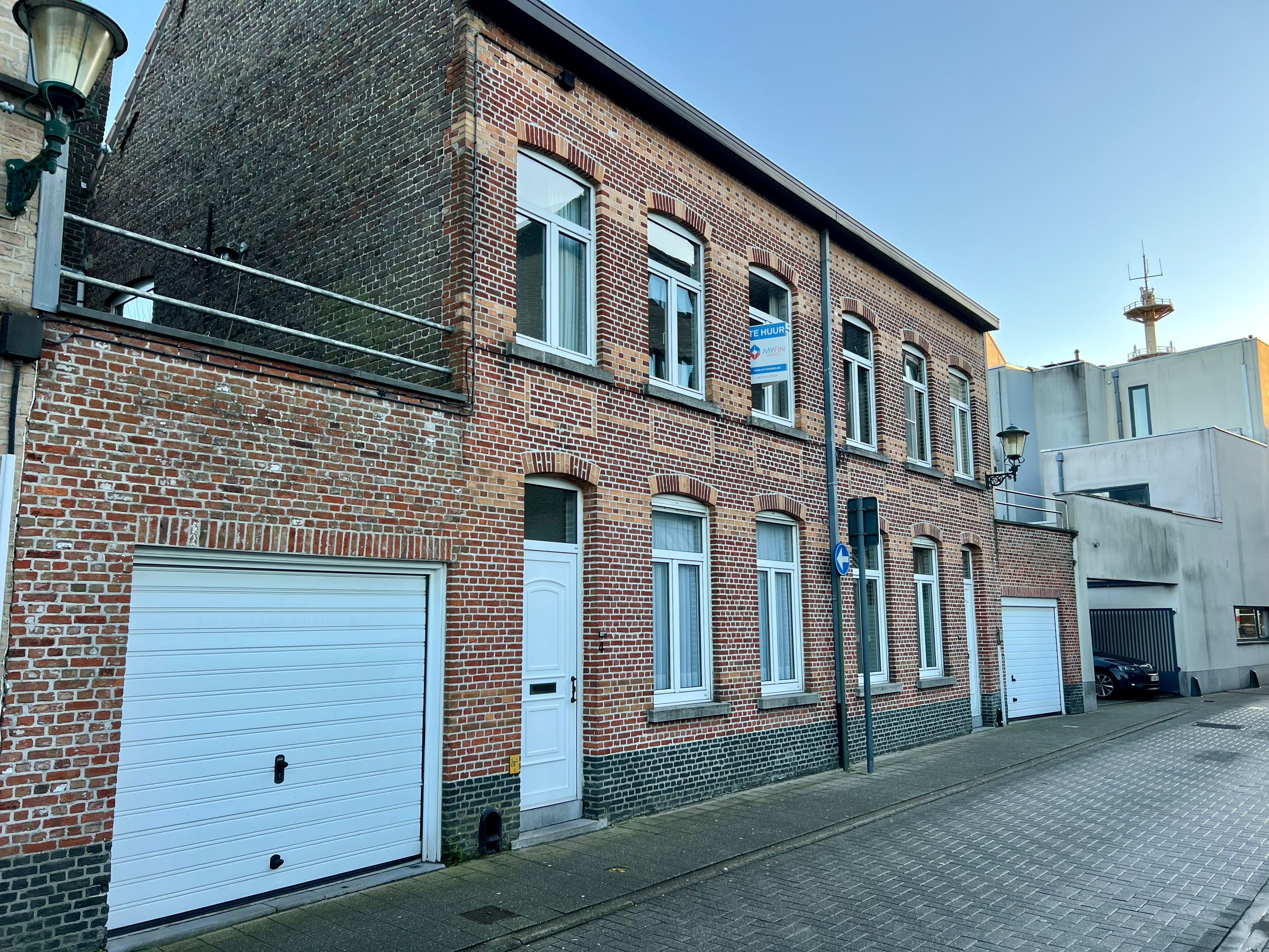 Gesloten bebouwing met 3 slaapkamers & inpandige garage centrum Eeklo foto 12