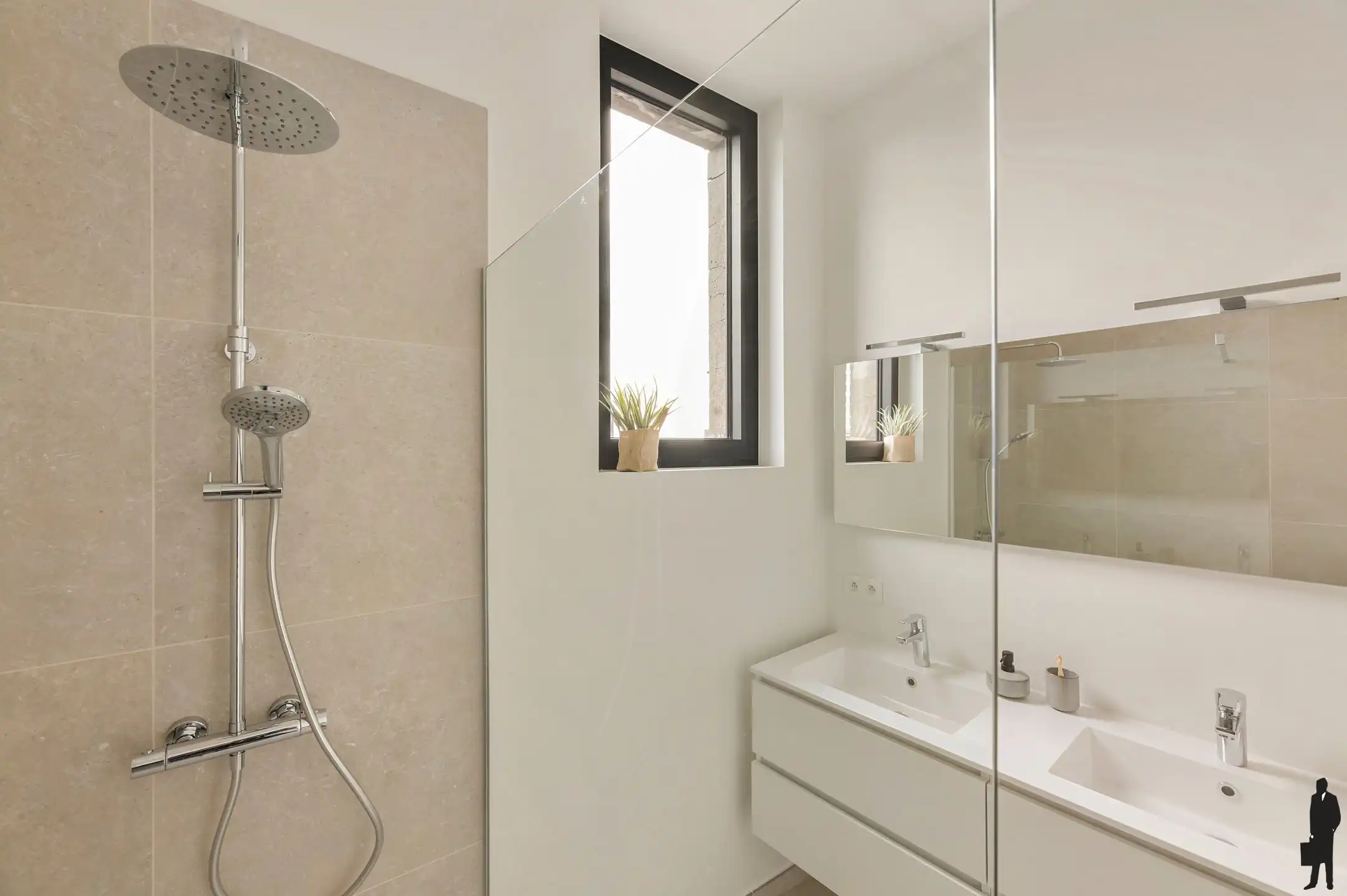 Gerenoveerd dakappartement met twee slaapkamers foto 14