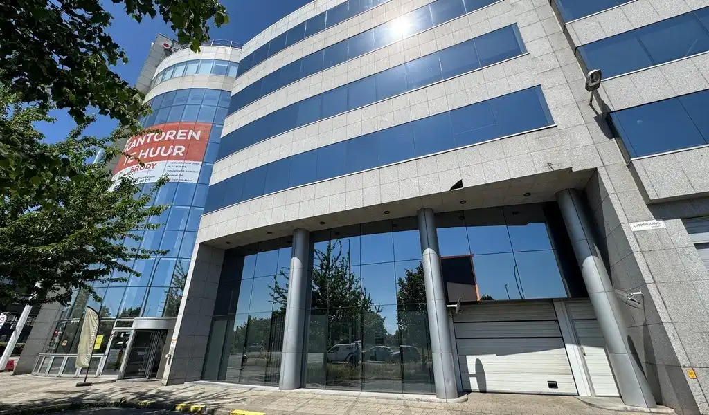 Commerciële kantoorruimte te huur in Antwerp Gate I te Berchem foto 2
