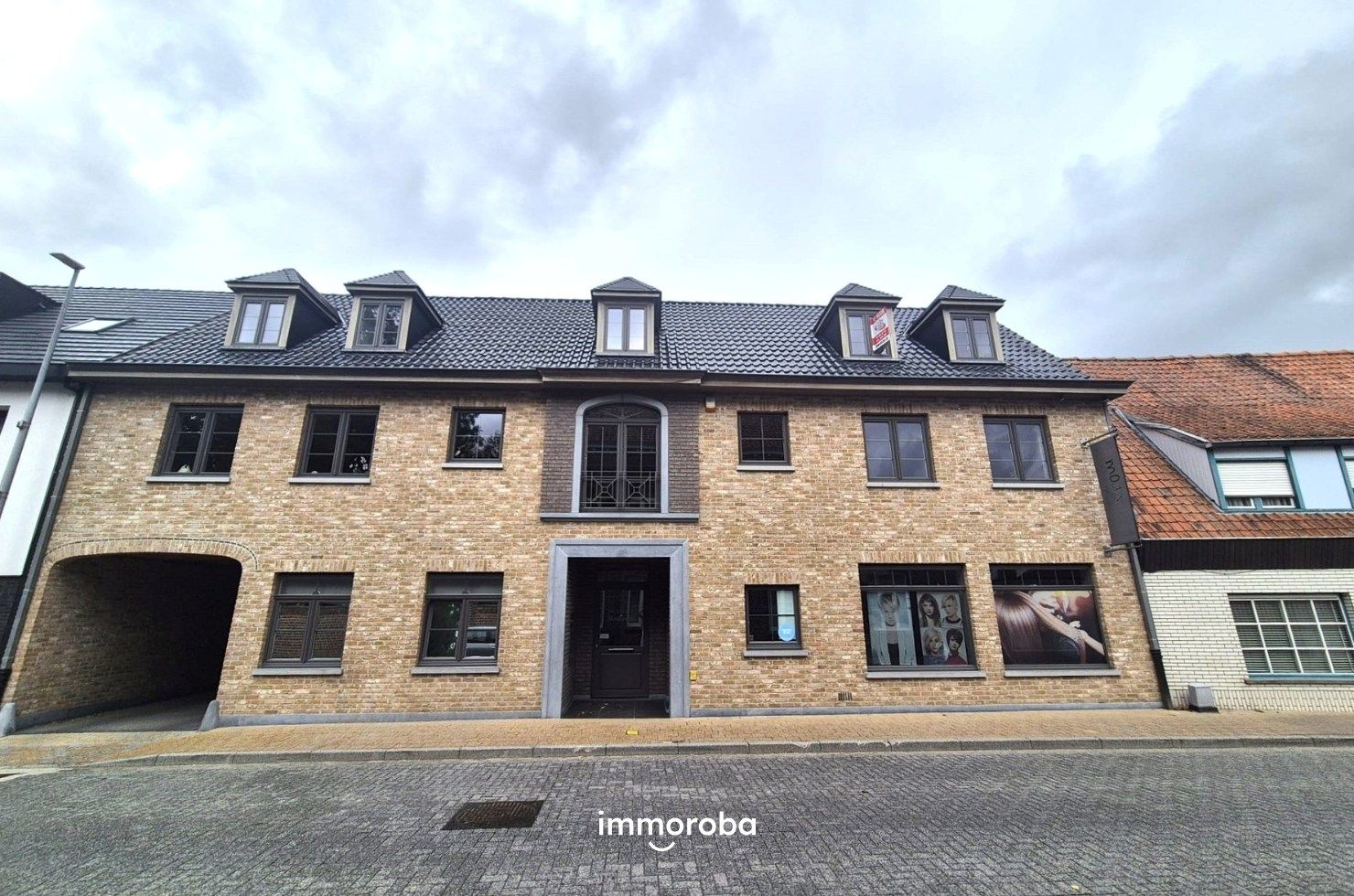Instapklaar recent appartement in centrum Vinkt! foto {{pictureIndex}}