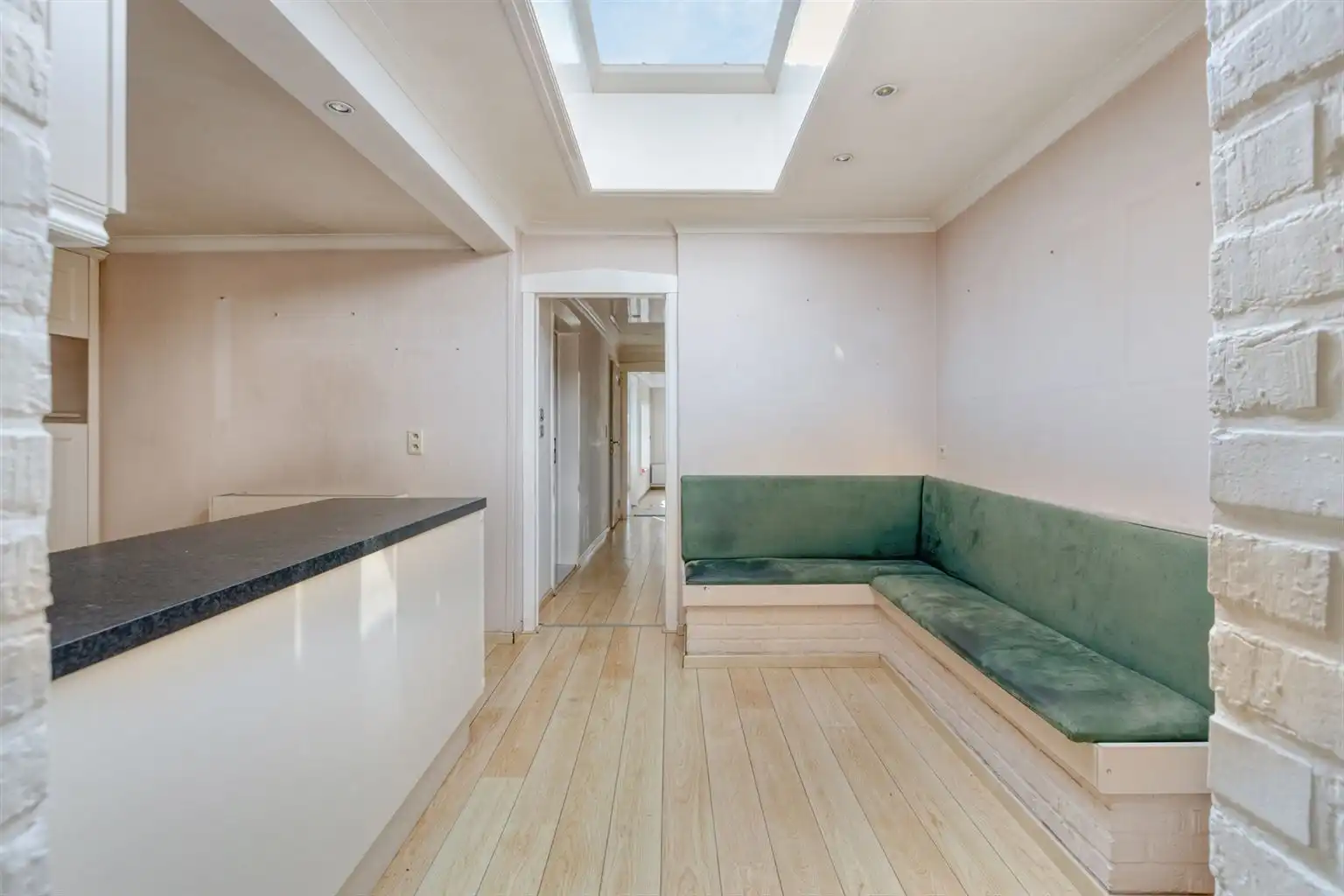 Charmante halfopen bebouwing met 3 slaapkamers, omheinde tuin en zonnepanelen, gunstig gelegen nabij het centrum van Maaseik. foto 10