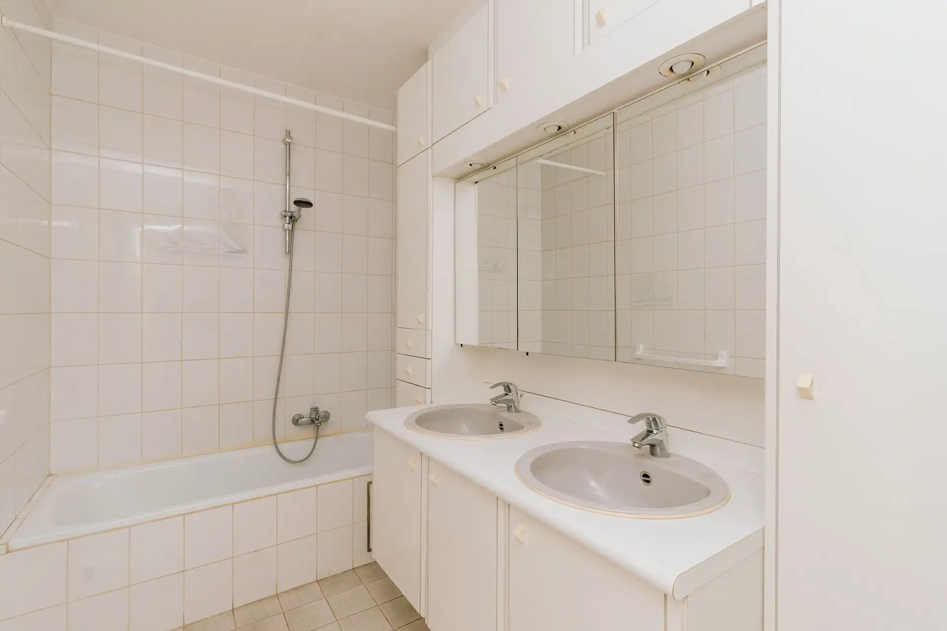Lichtrijk appartement met 2 slaapkamers & staanplaats foto 13