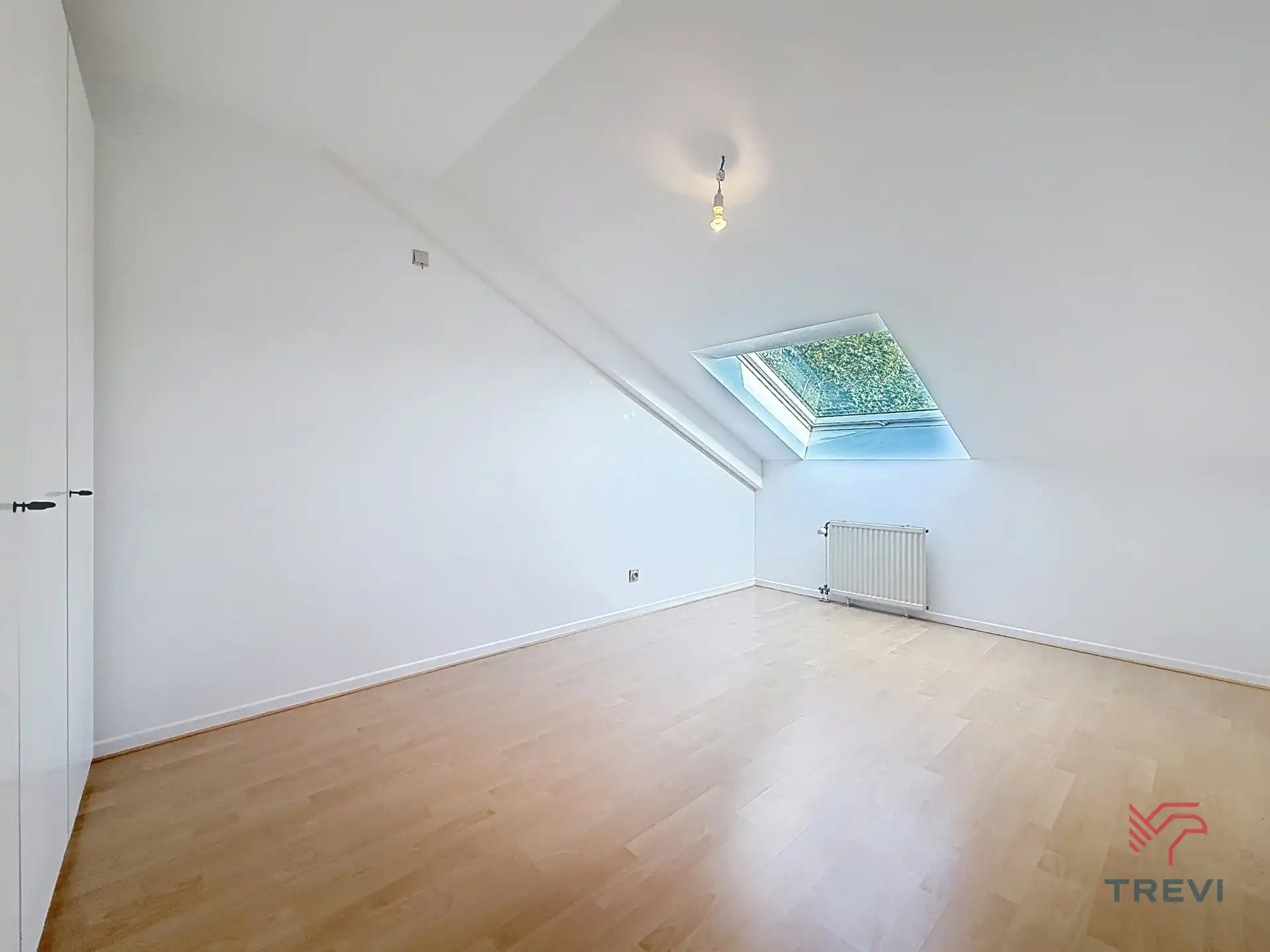 Ruim appartement met 2 slaapkamers + kelder en garagebox foto 3